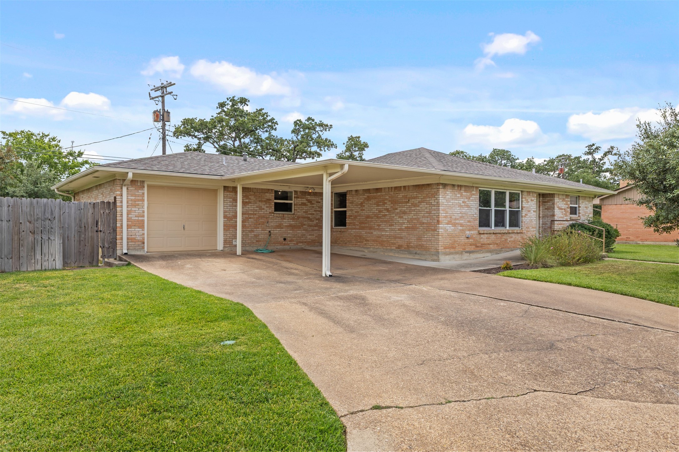 2310 Morningside Drive Property Photo 3