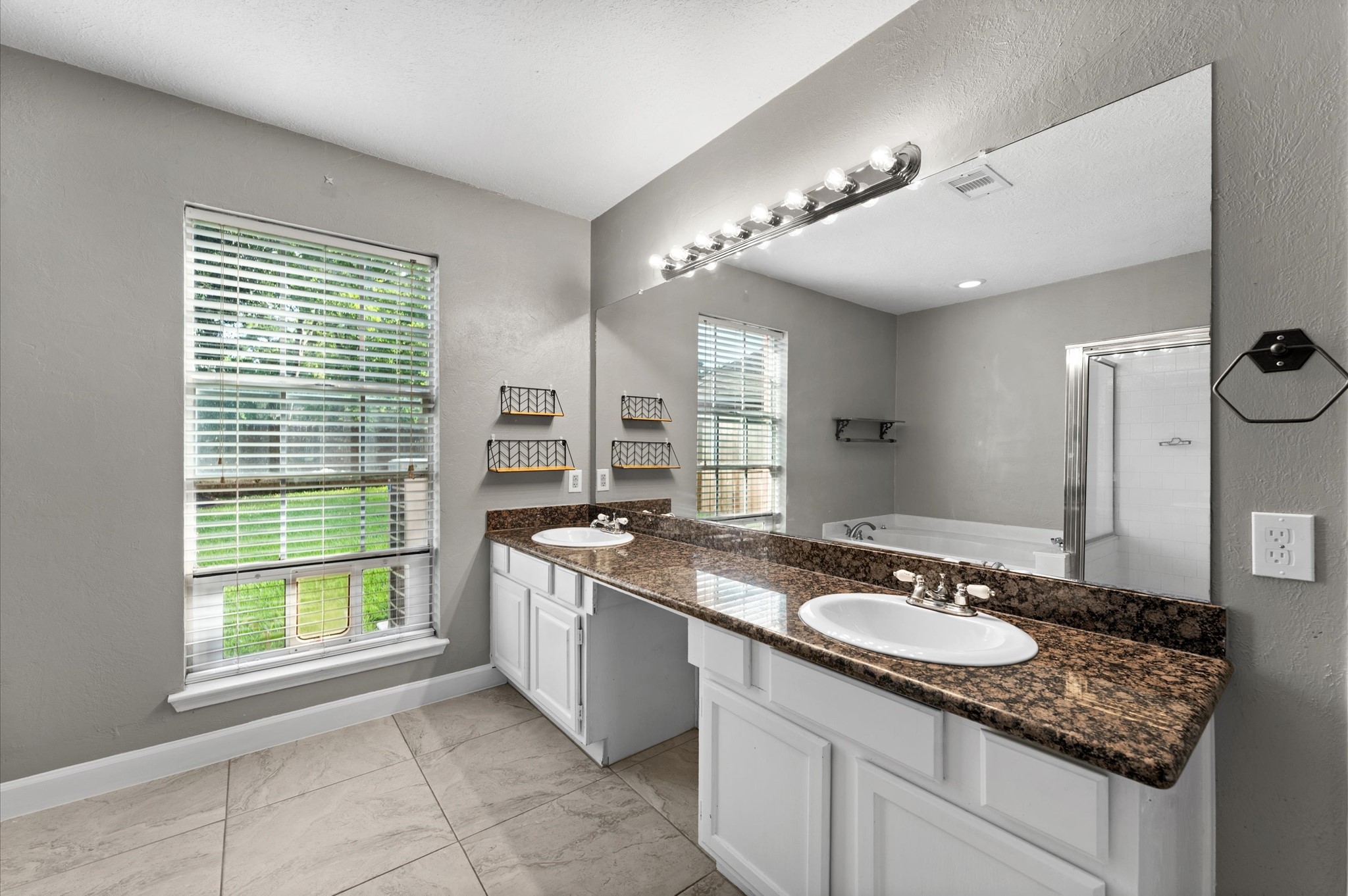 16338 Hickory Point Road Property Photo 18