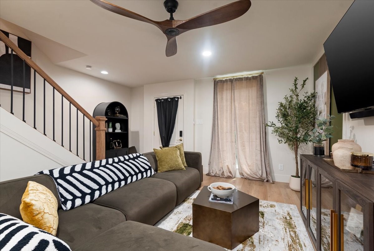 5217 Arboles Drive E Property Photo 7
