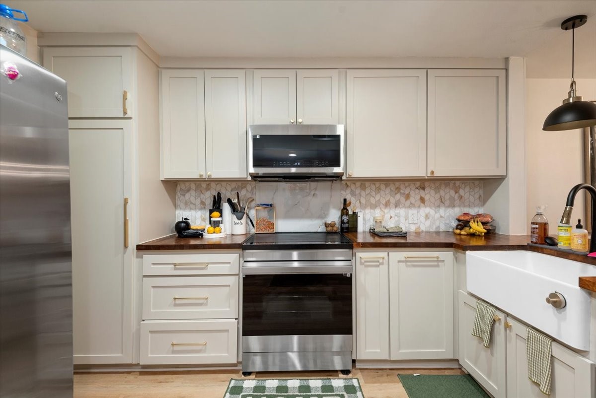 5217 Arboles Drive E Property Photo 9