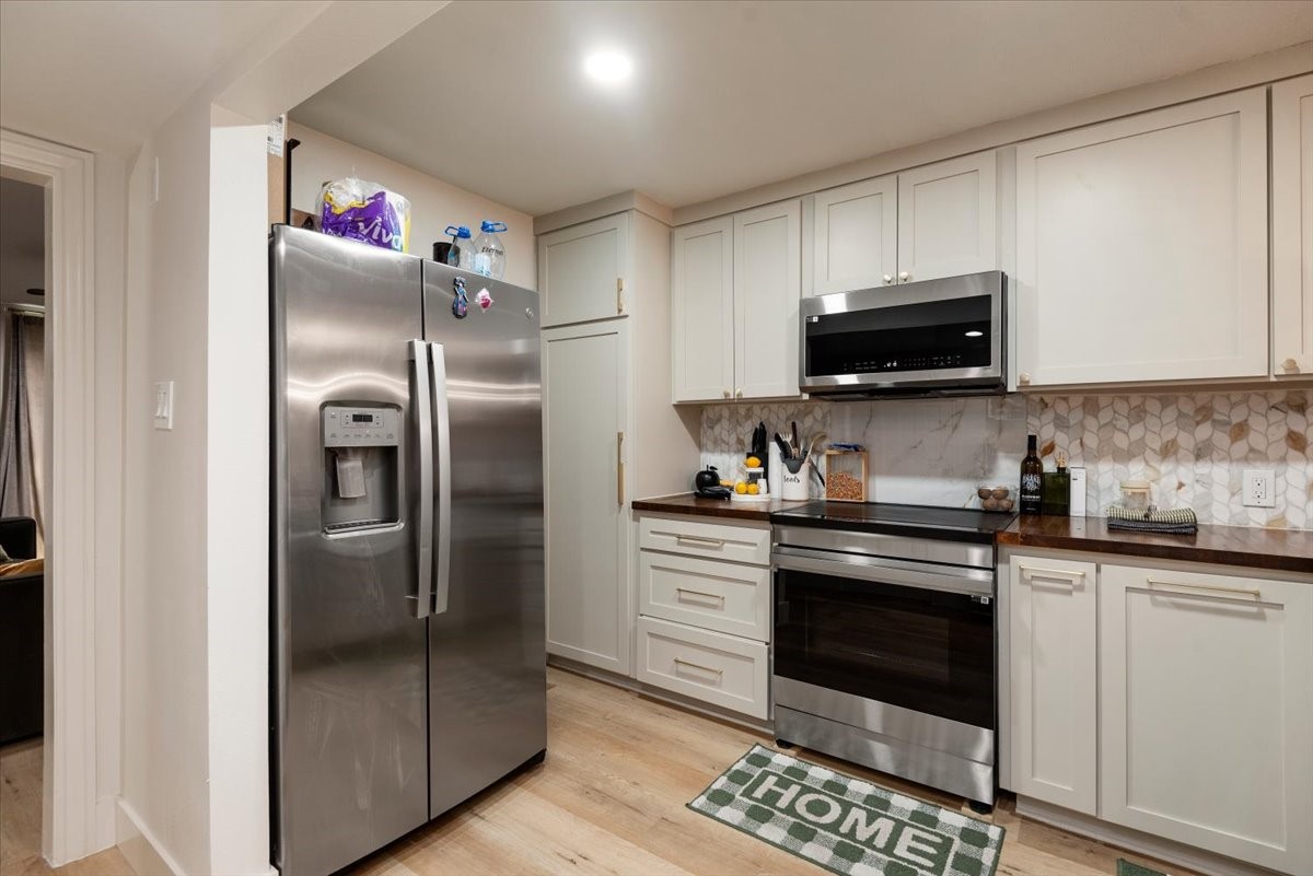 5217 Arboles Drive E Property Photo 10