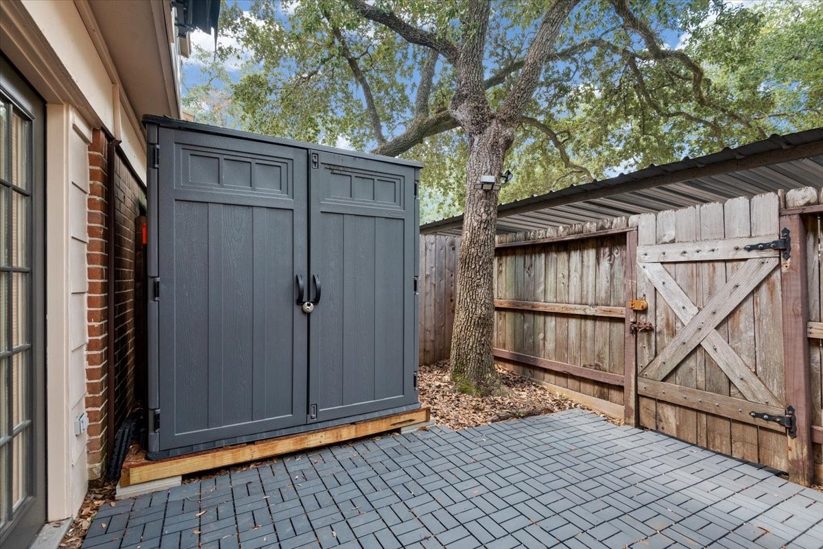 5217 Arboles Drive E Property Photo 22