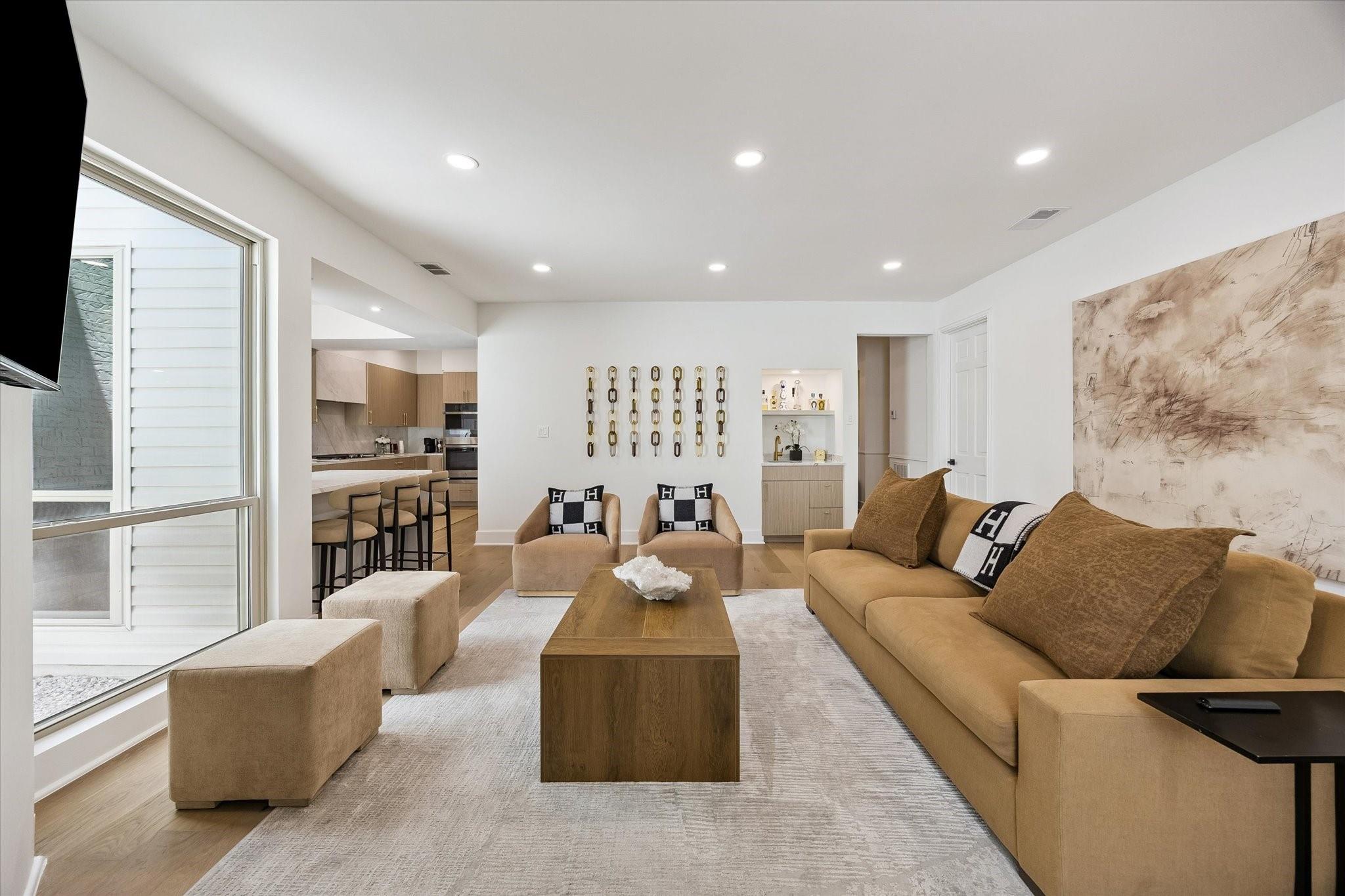 7528 Chevy Chase Drive Property Photo 12