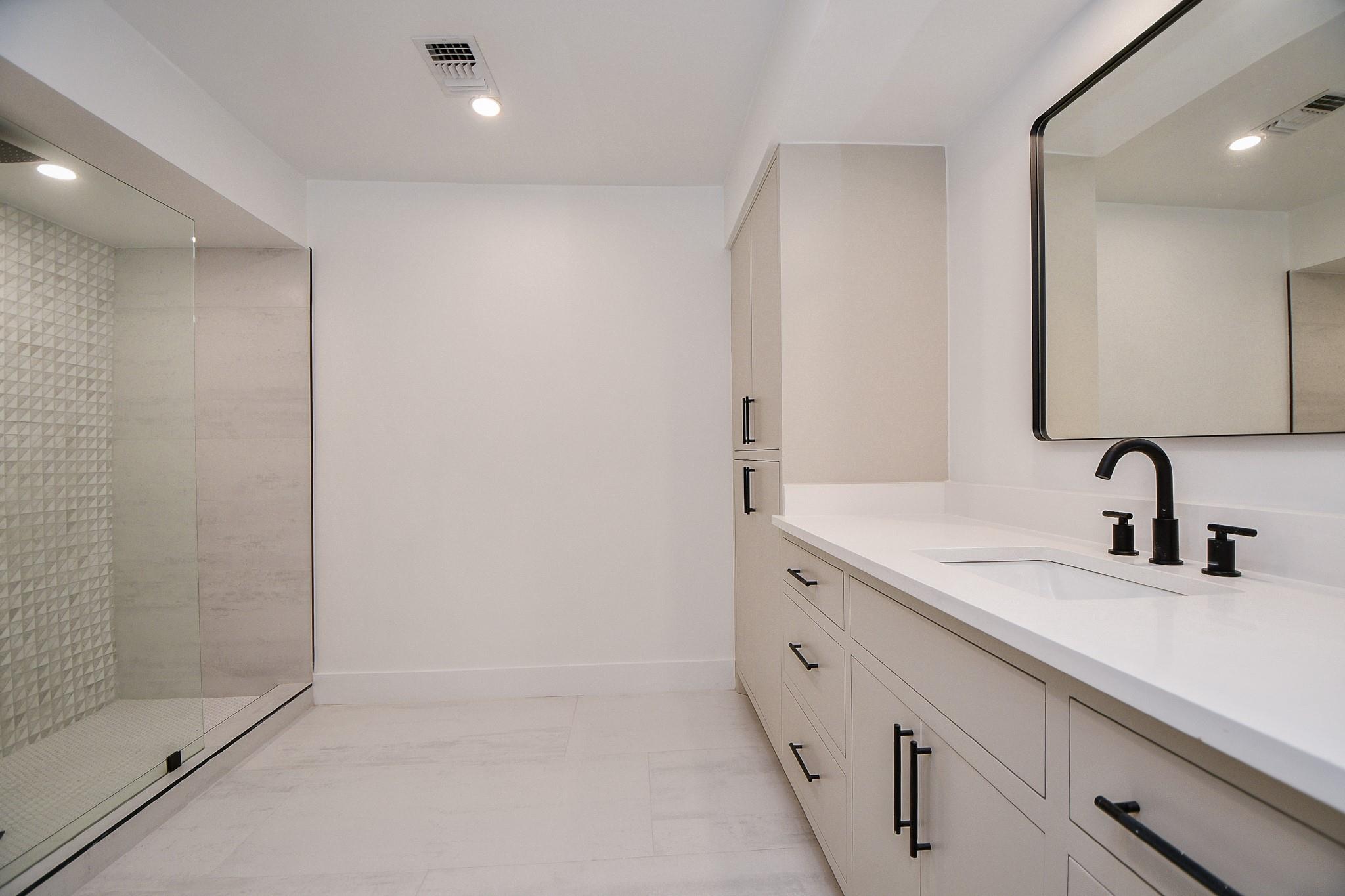 7528 Chevy Chase Drive Property Photo 25