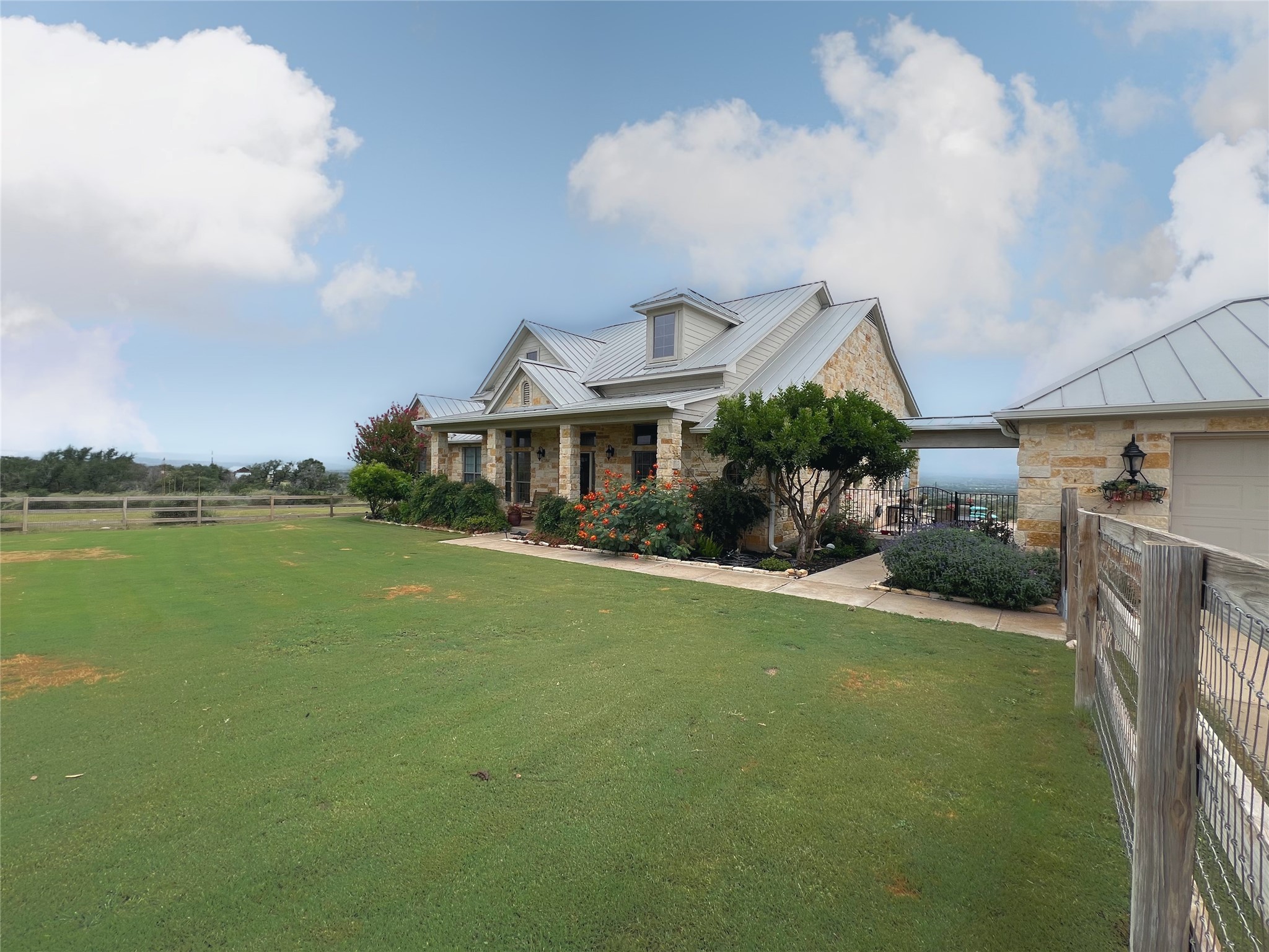 1130 Crownover Lane Property Photo 1