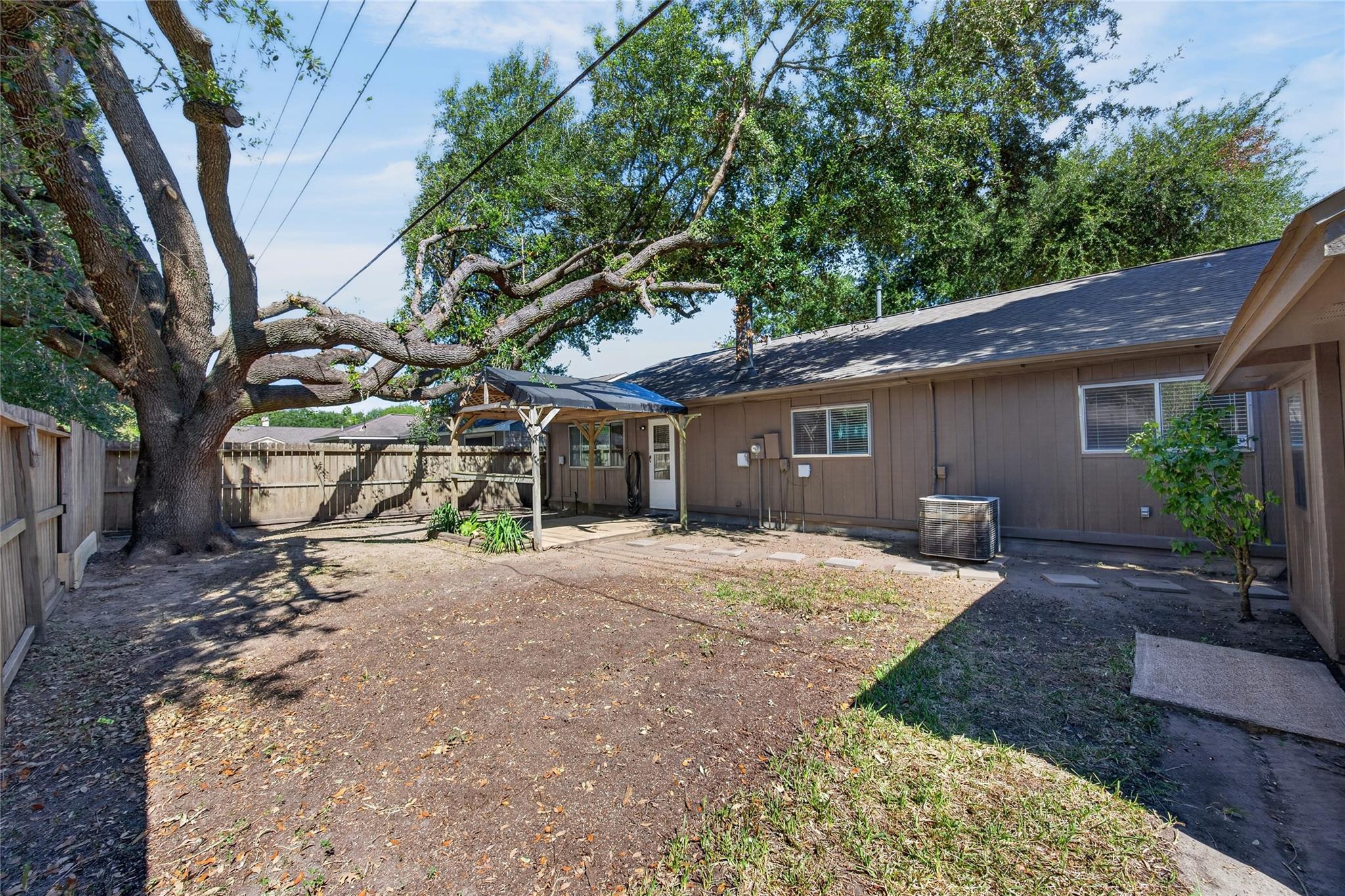 3706 Luton Park Drive Property Photo 15