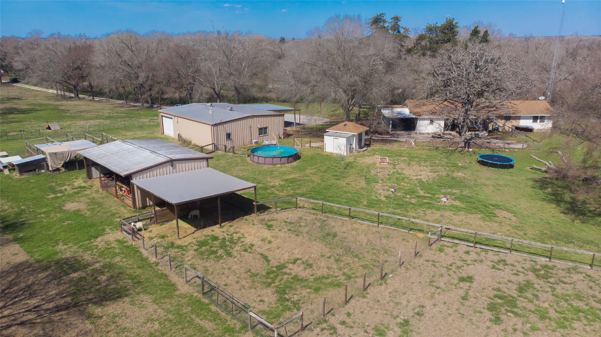 16947 Highway 21 W Property Photo