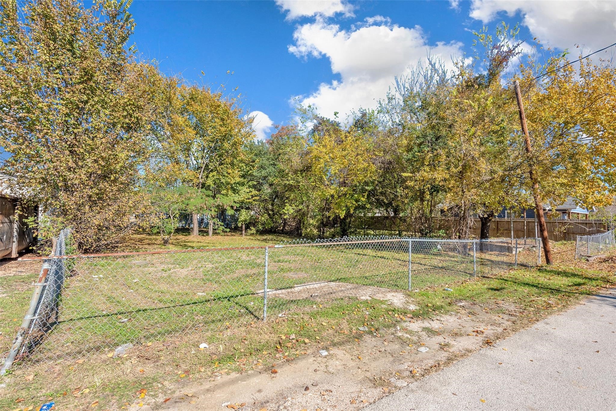 3209 Adelia Street Property Photo 6