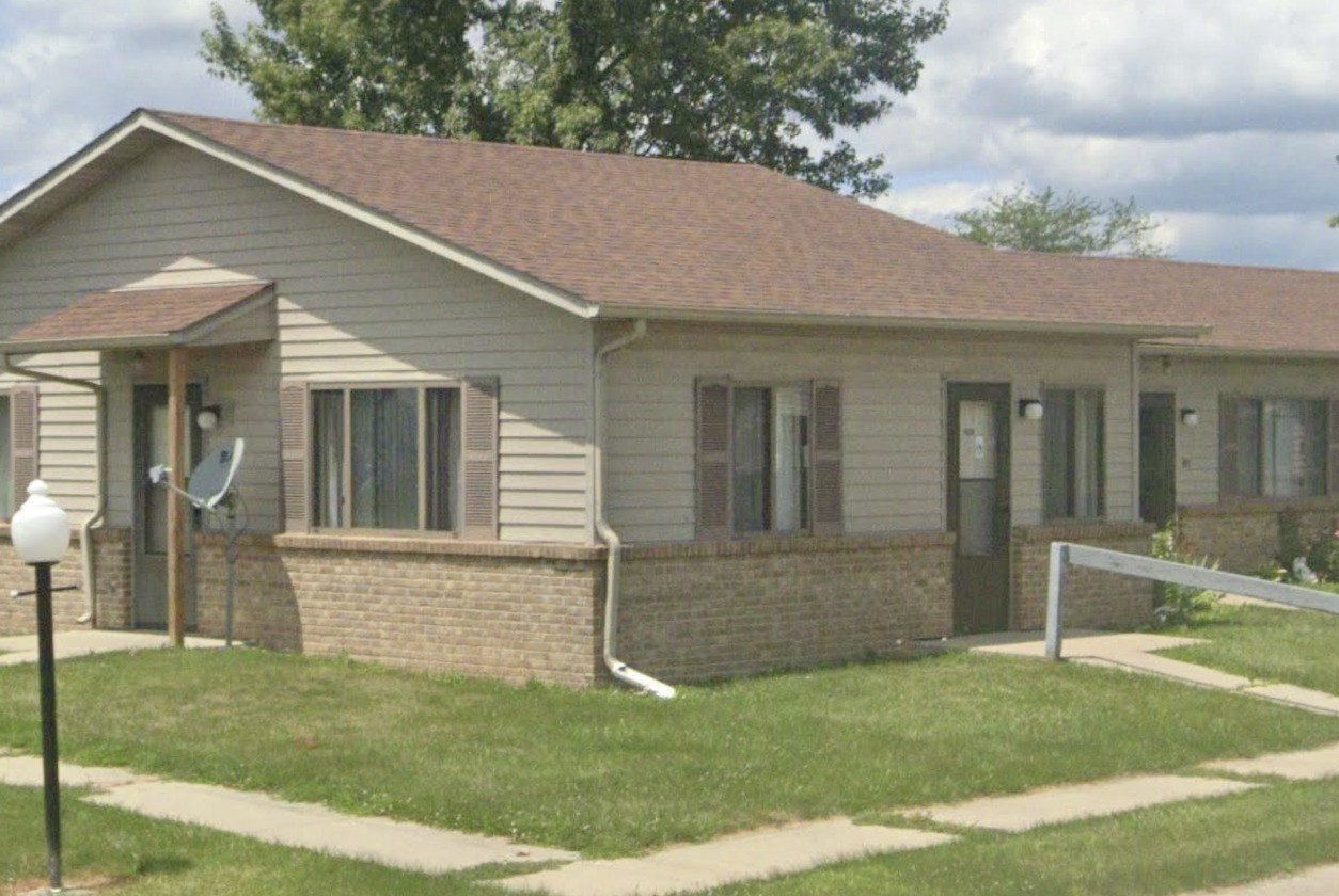 125 Shire Crest Property Photo 1