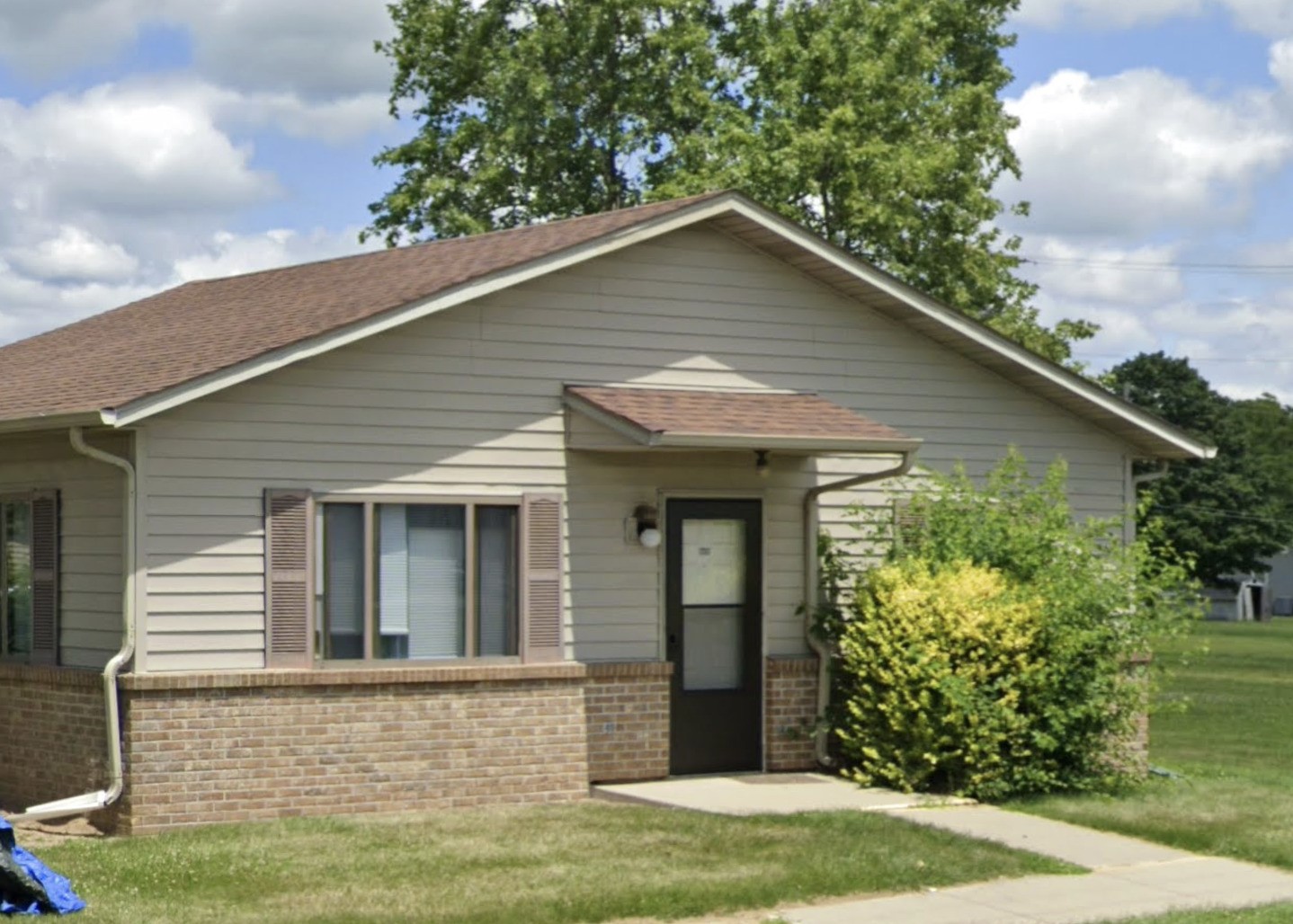 125 Shire Crest Property Photo 4