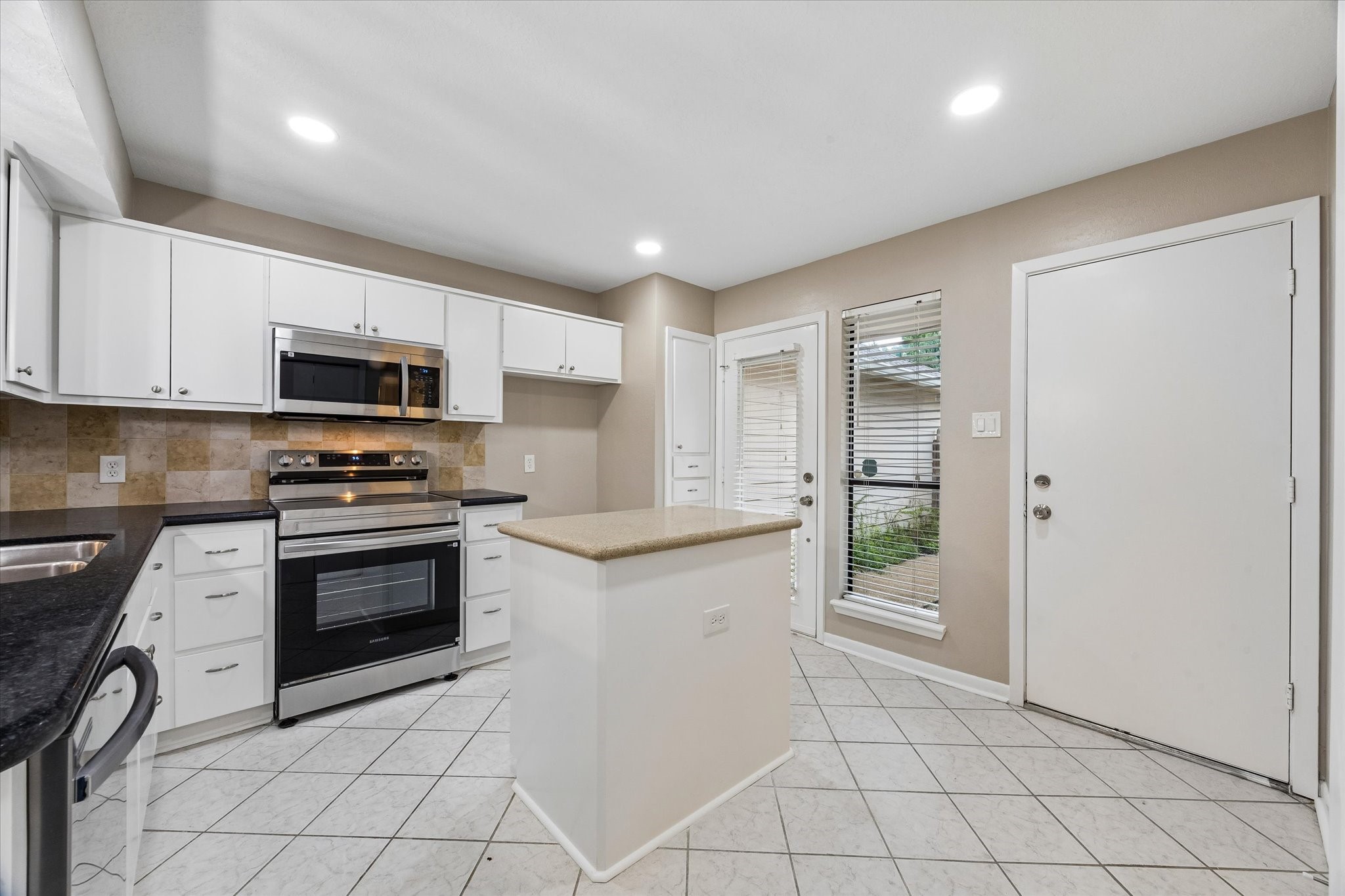 1480 Gemini Street Property Photo 7