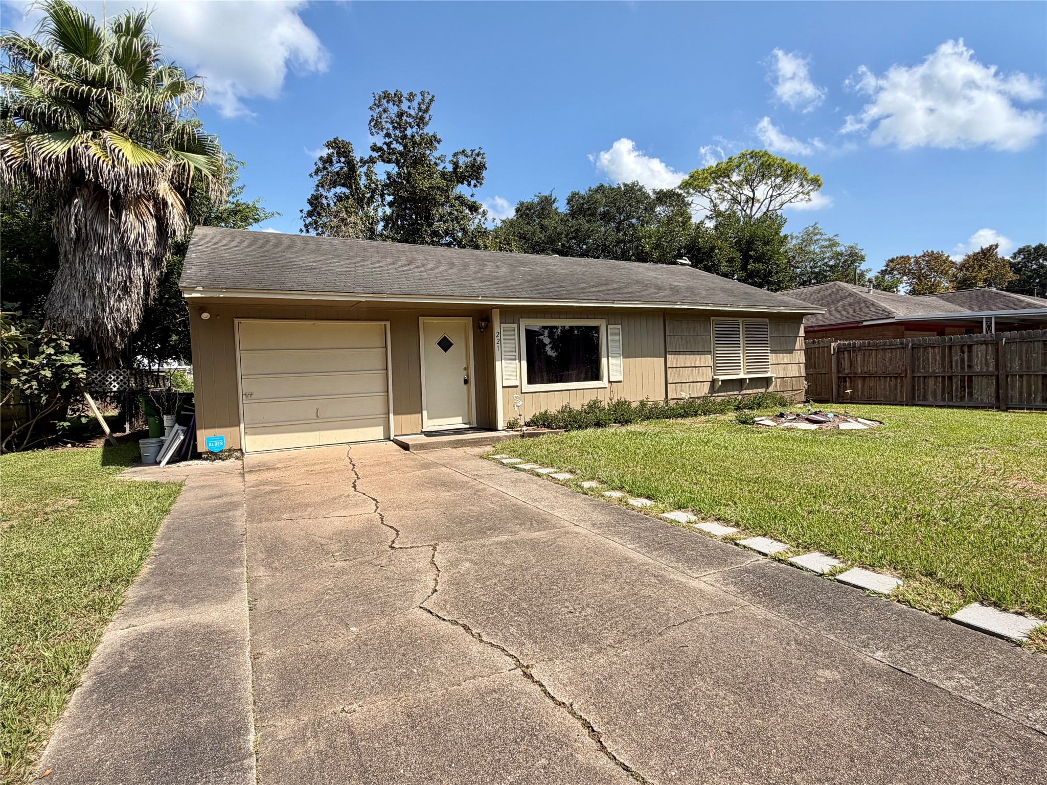 221 Richmond Street Property Photo 1