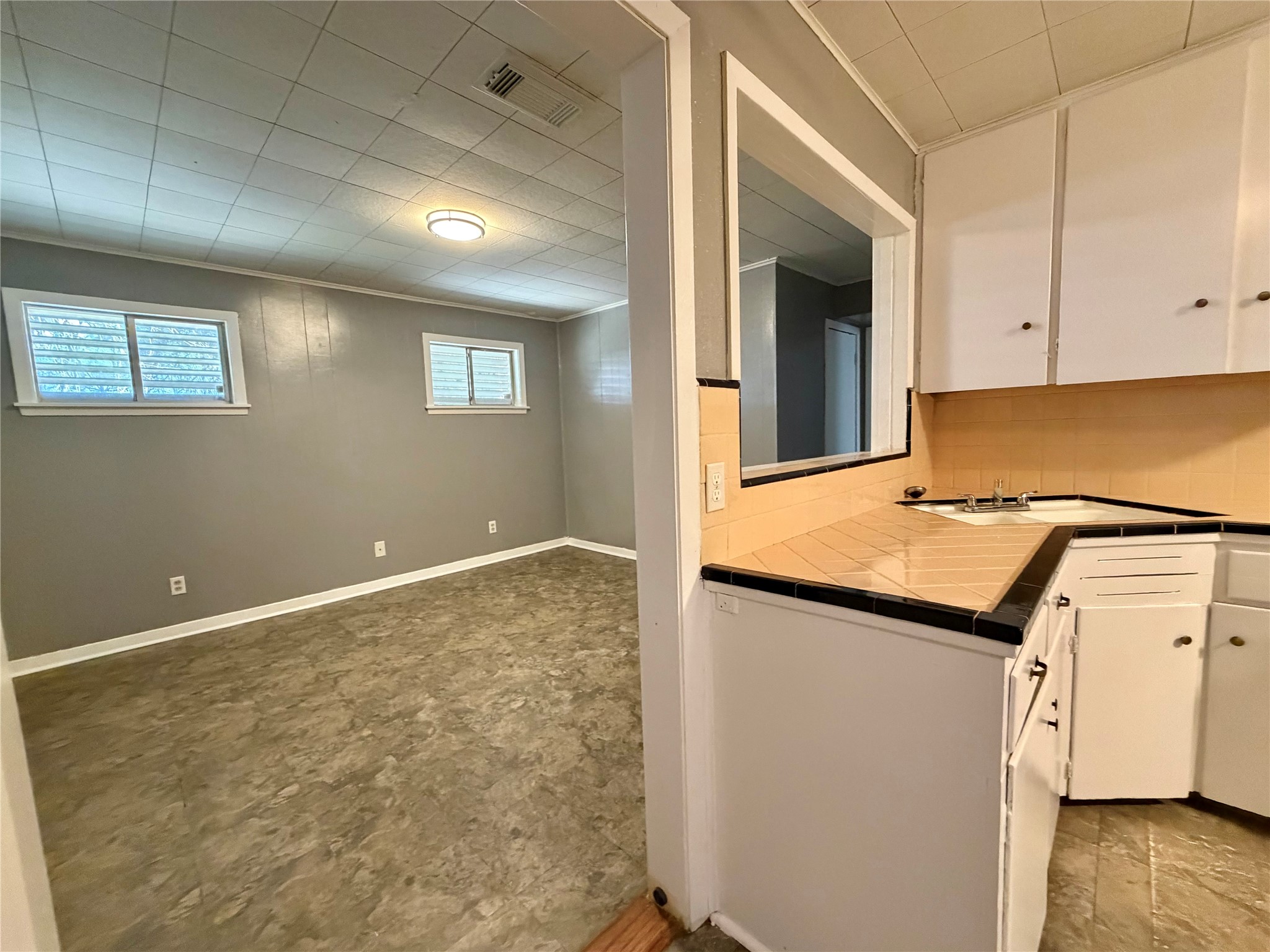 221 Richmond Street Property Photo 6