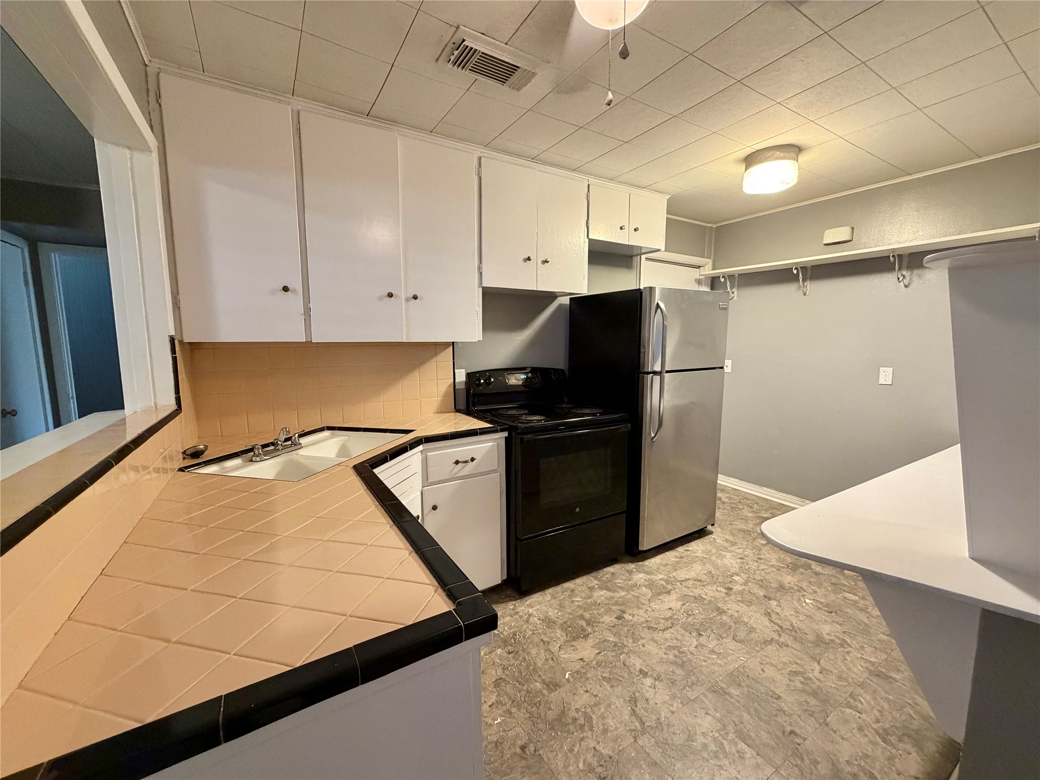 221 Richmond Street Property Photo 7