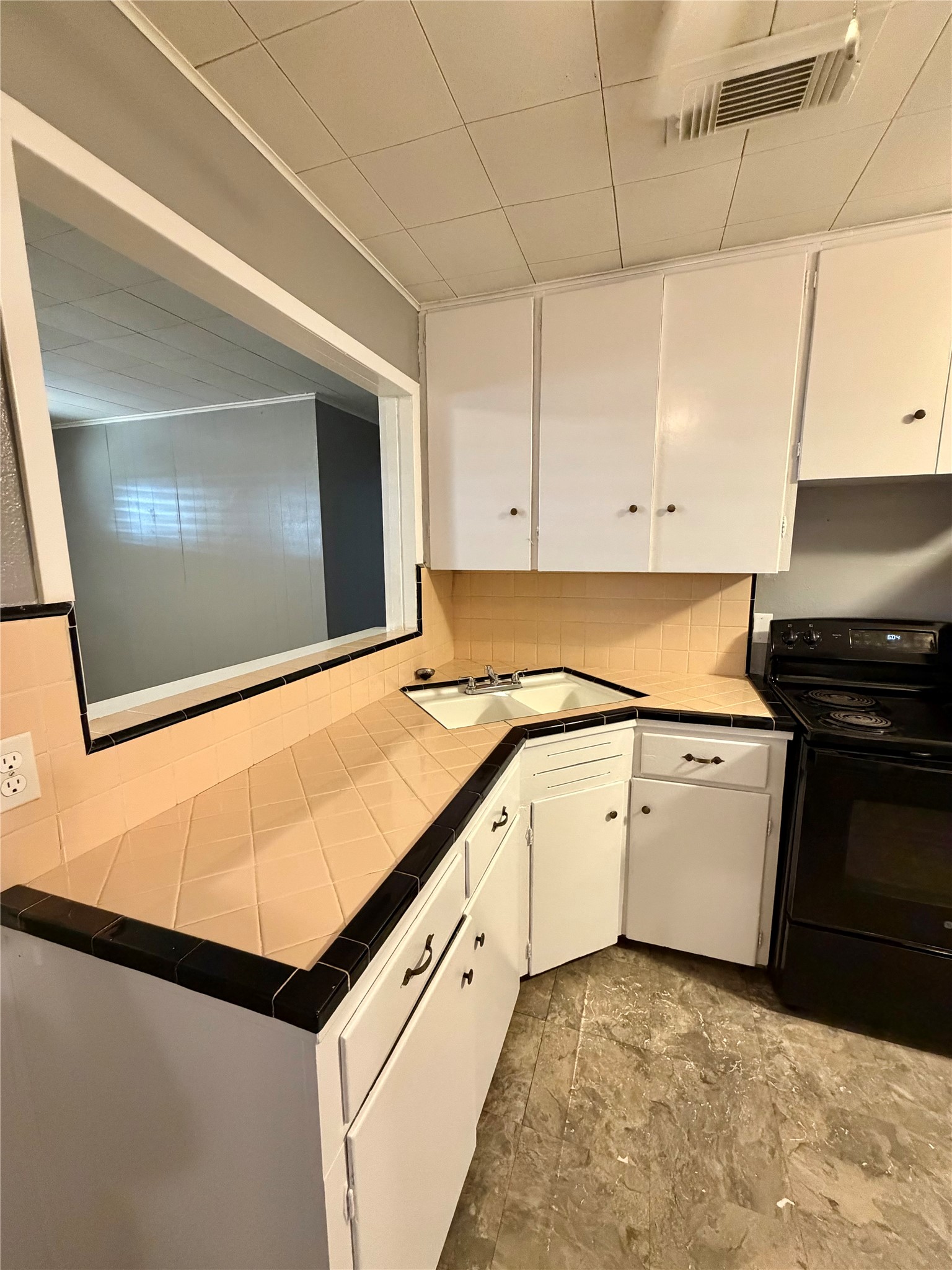 221 Richmond Street Property Photo 8