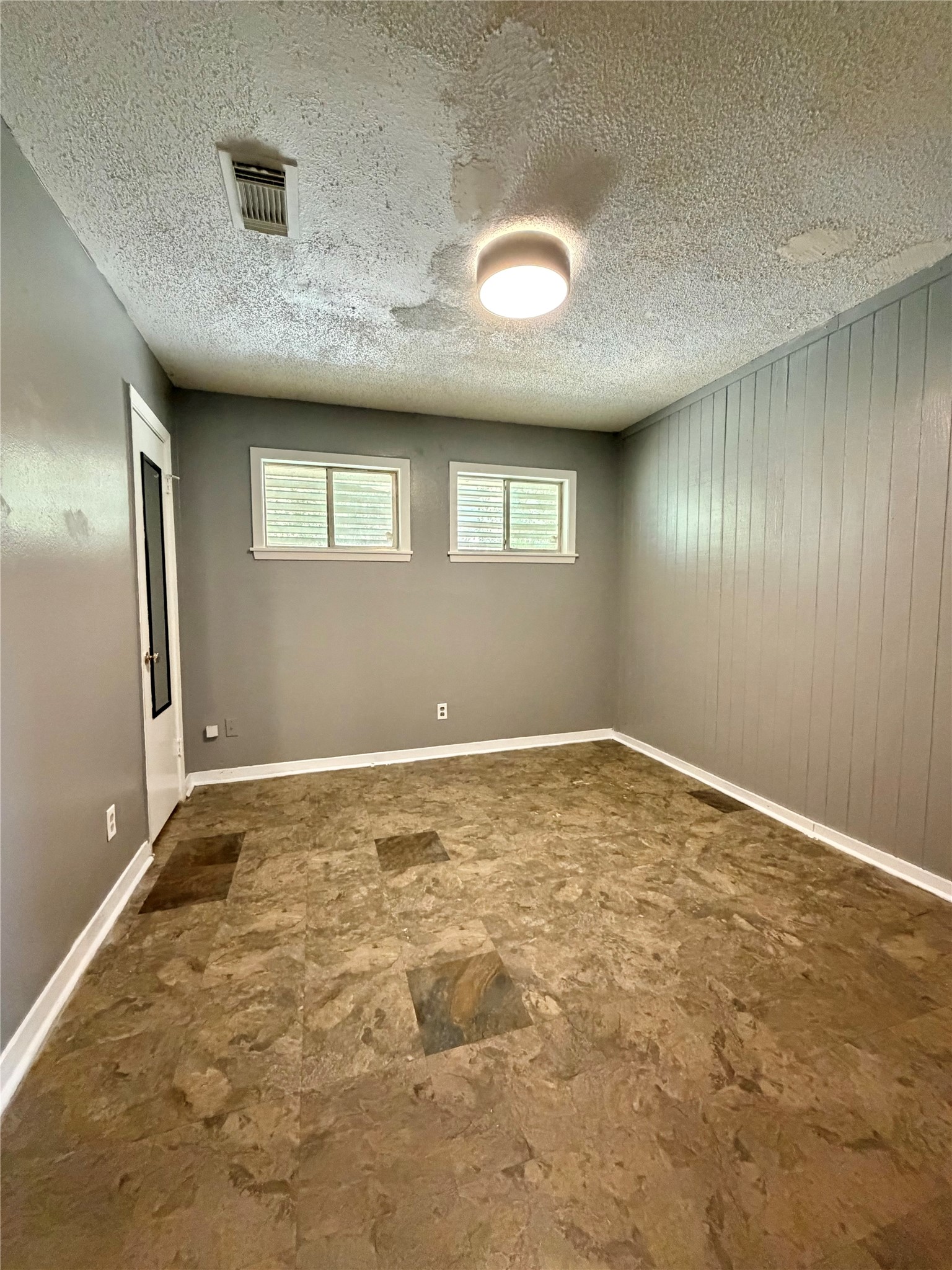 221 Richmond Street Property Photo 11