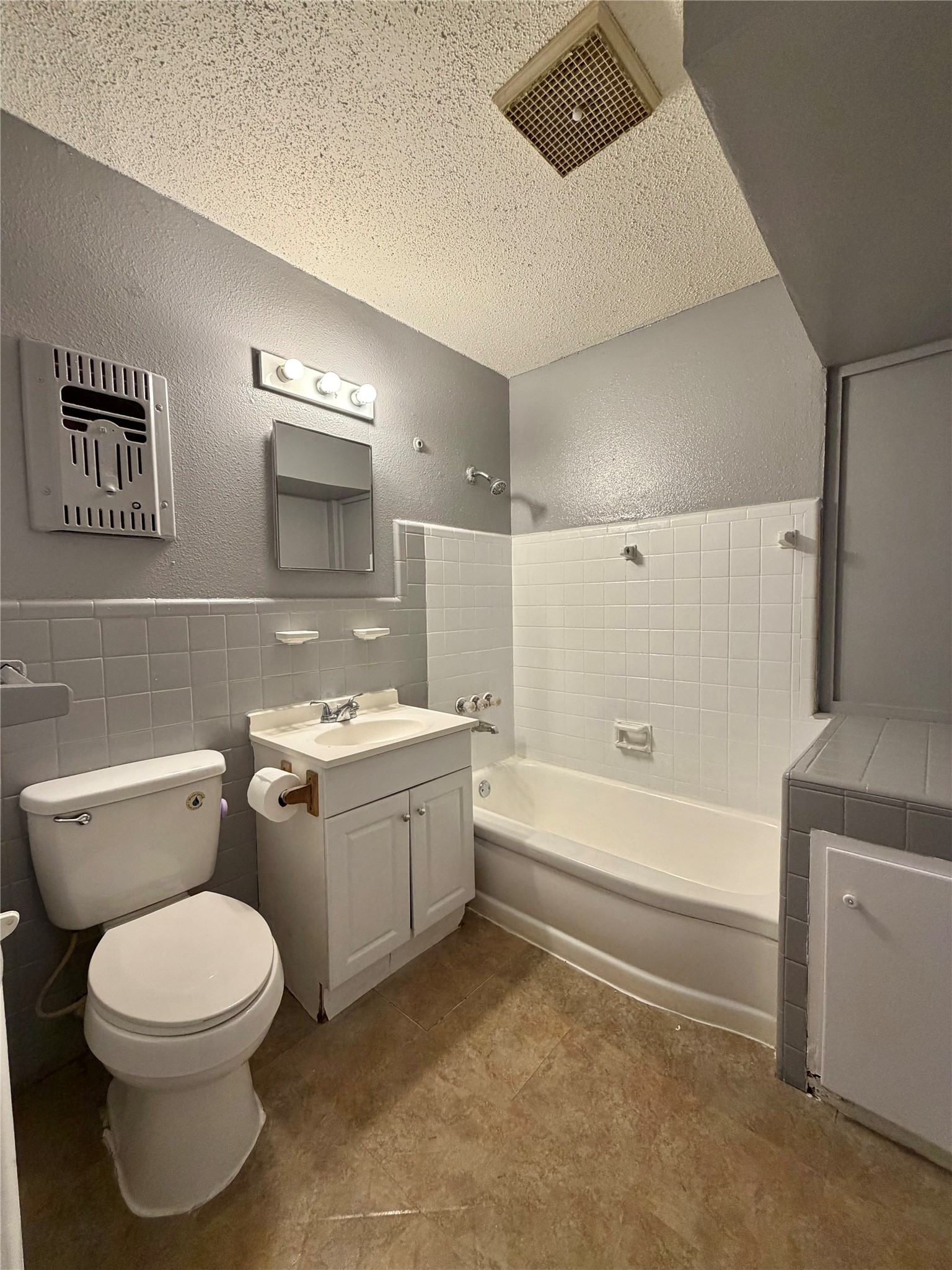 221 Richmond Street Property Photo 14