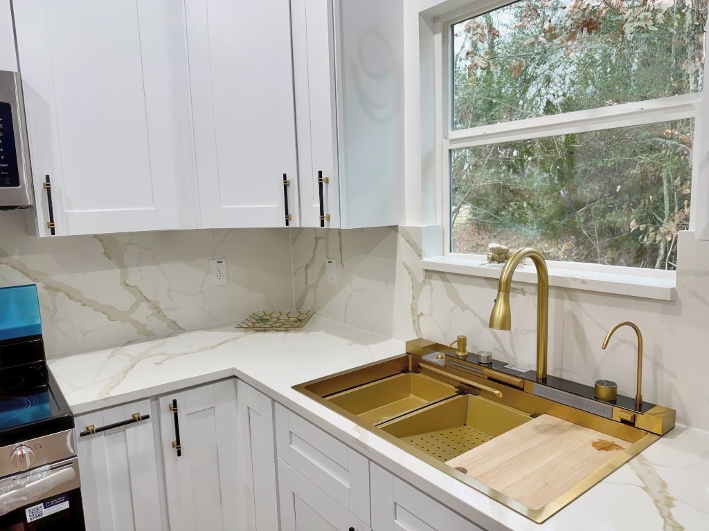 410 Coast Loop Property Photo 9