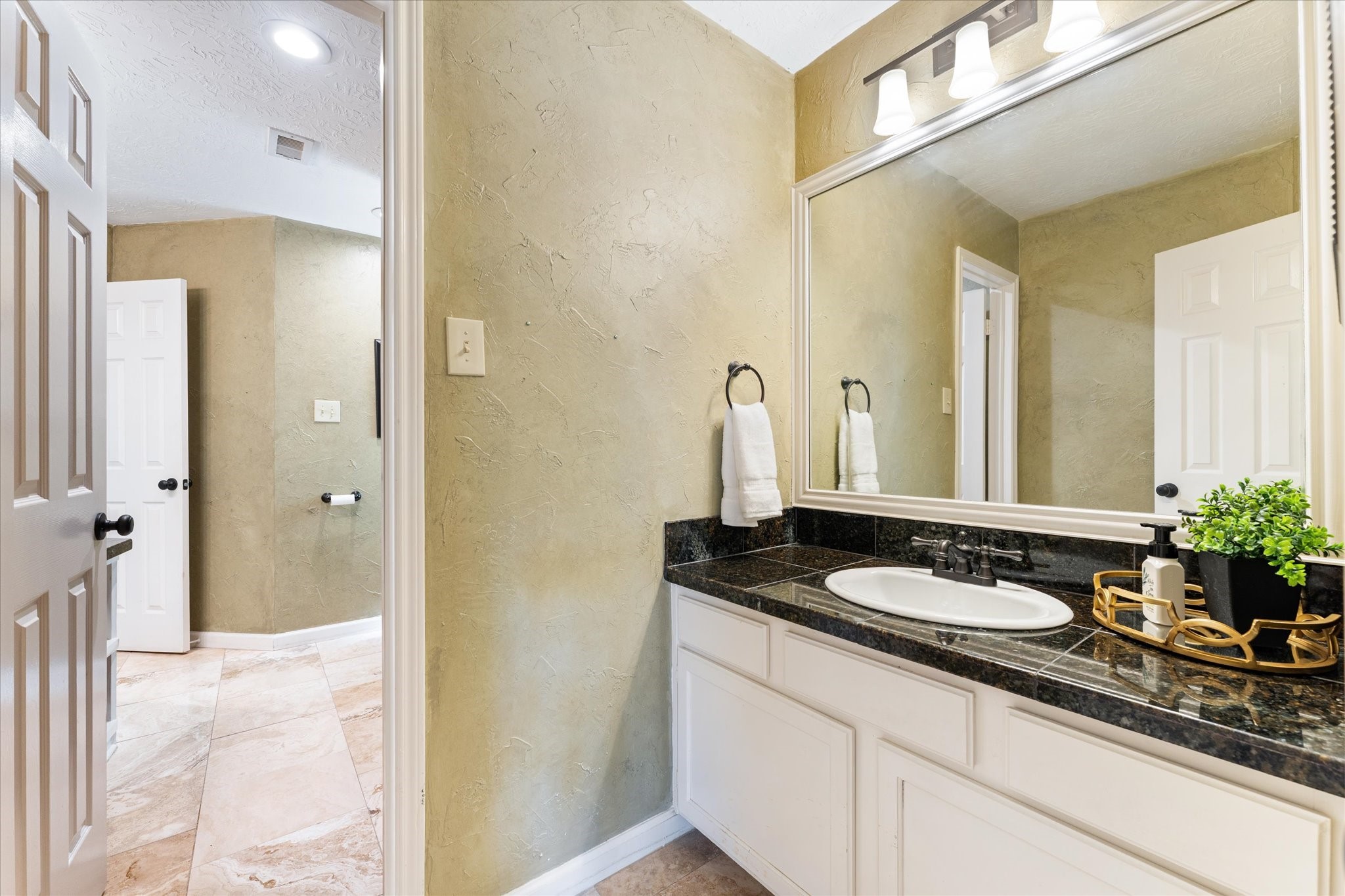11 Golden Place Property Photo 31