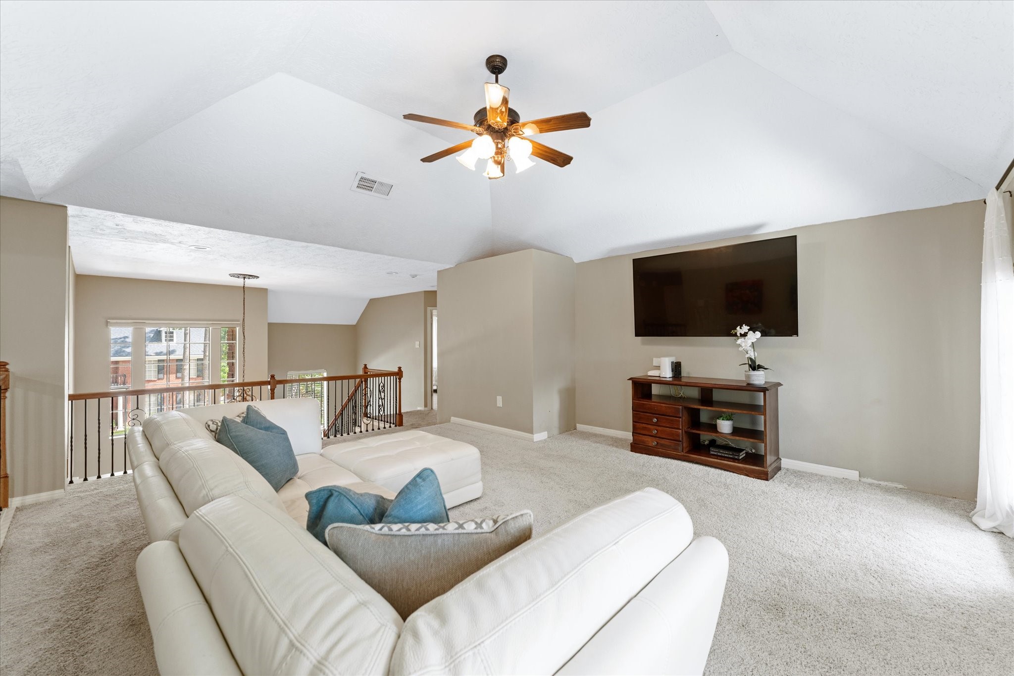 11 Golden Place Property Photo 35