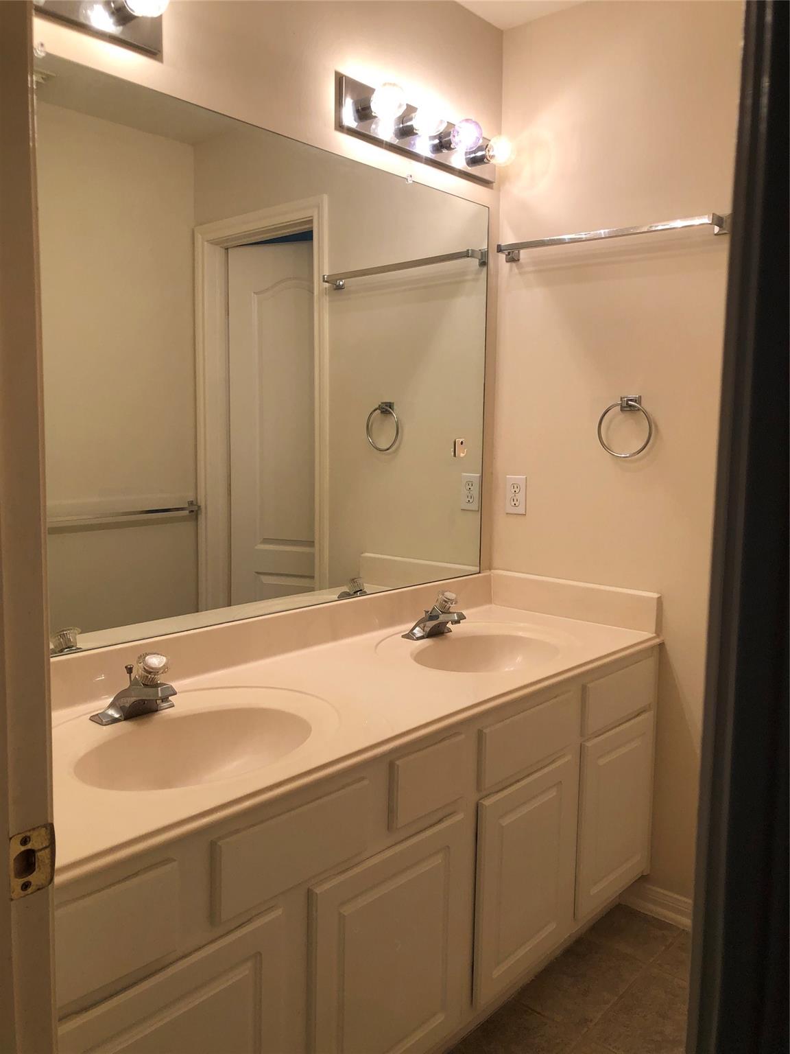 1602 Candleston Lane Property Photo 25