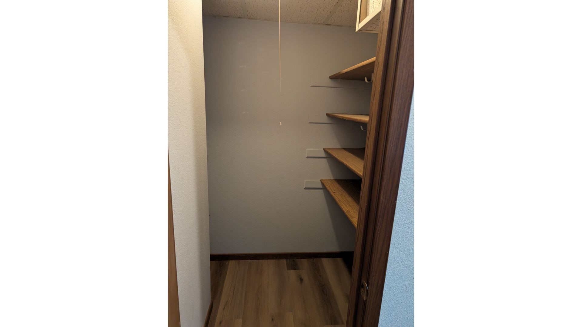 902 Shup St Property Photo 4