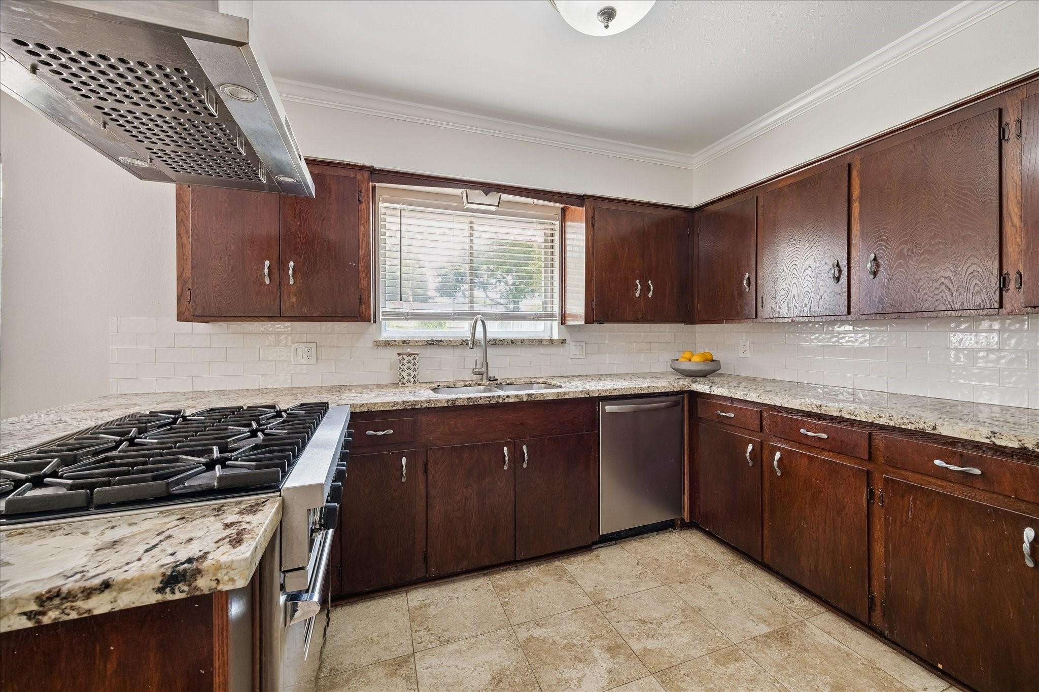 9777 Larston Street Property Photo 7