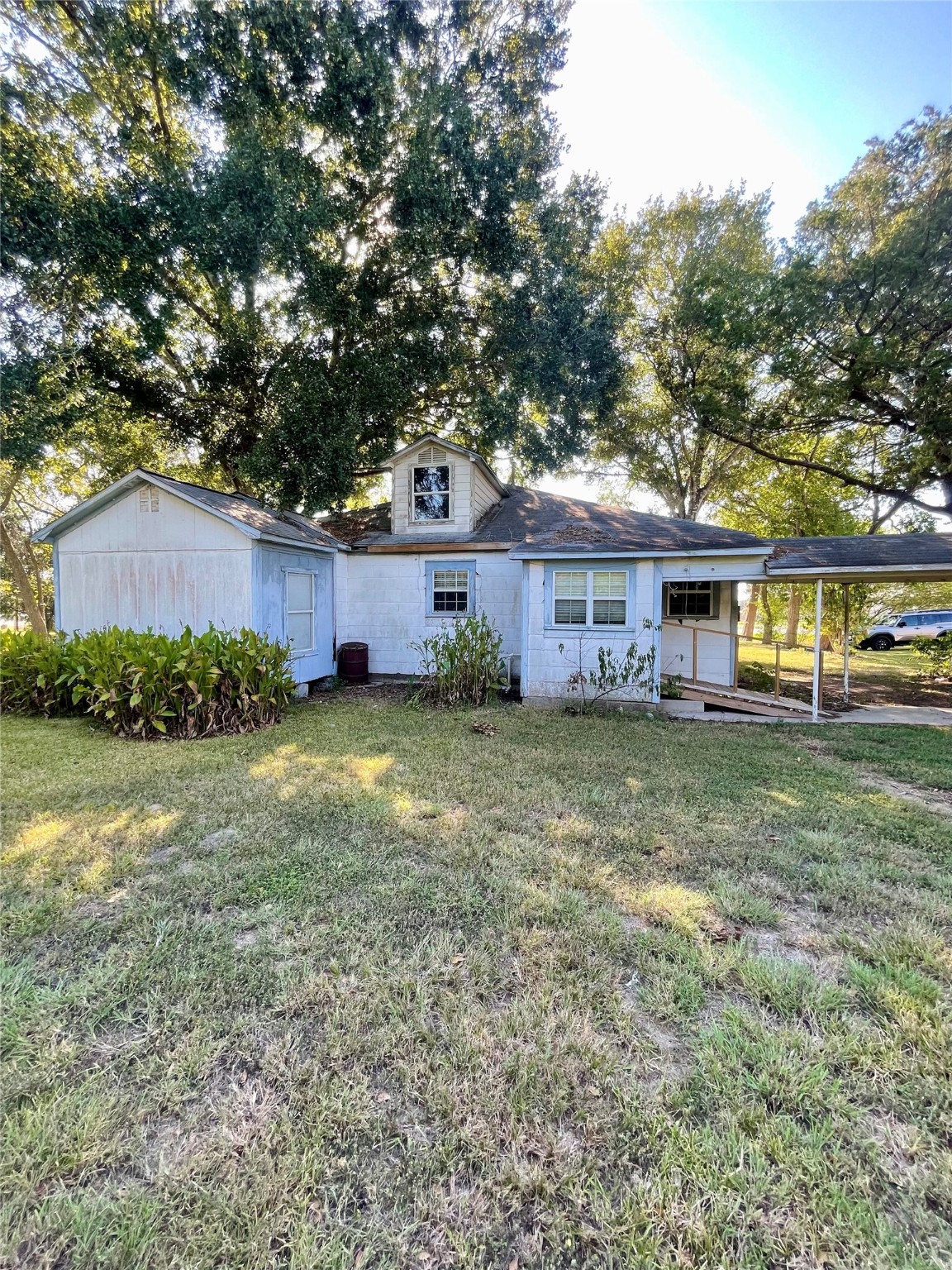 1382 Loop 522 Property Photo 2