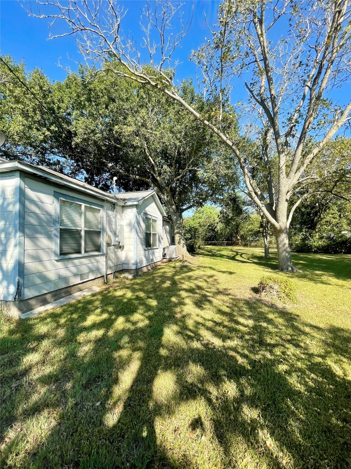 1382 Loop 522 Property Photo 3
