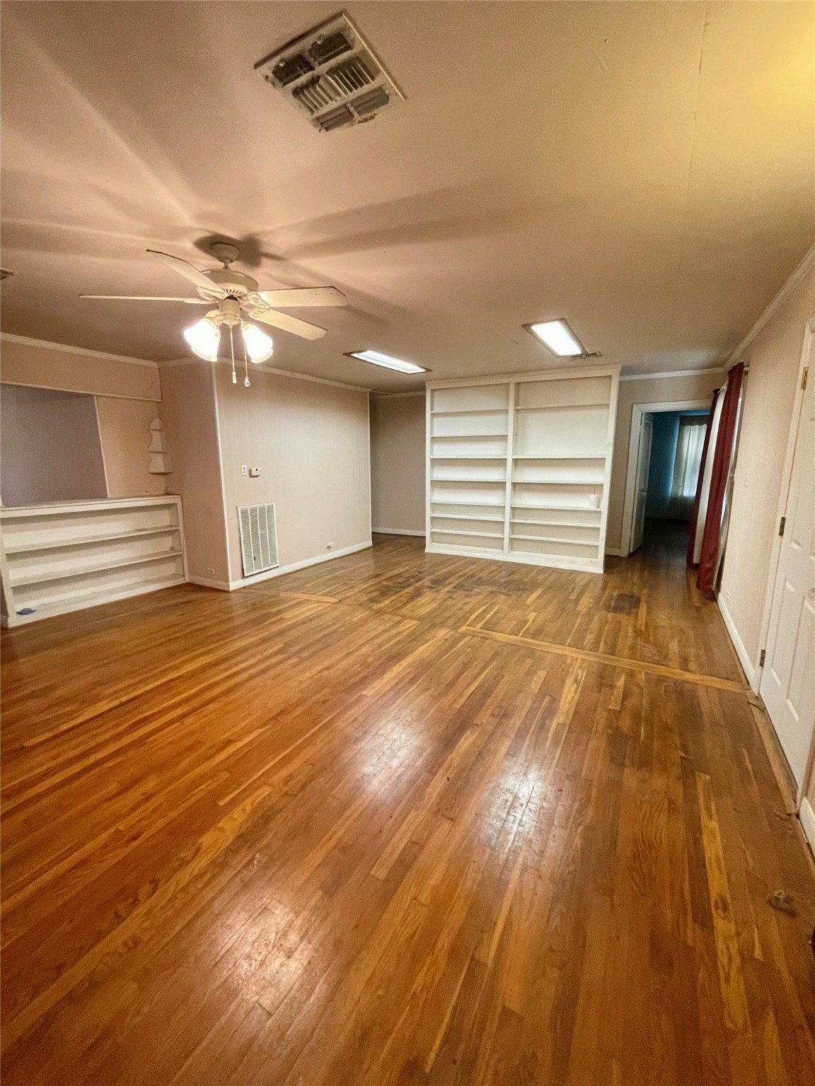 1382 Loop 522 Property Photo 12