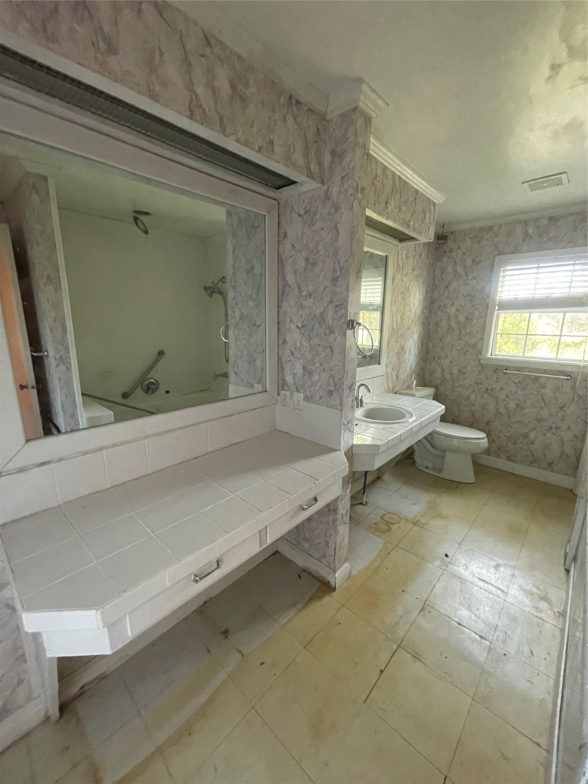 1382 Loop 522 Property Photo 14