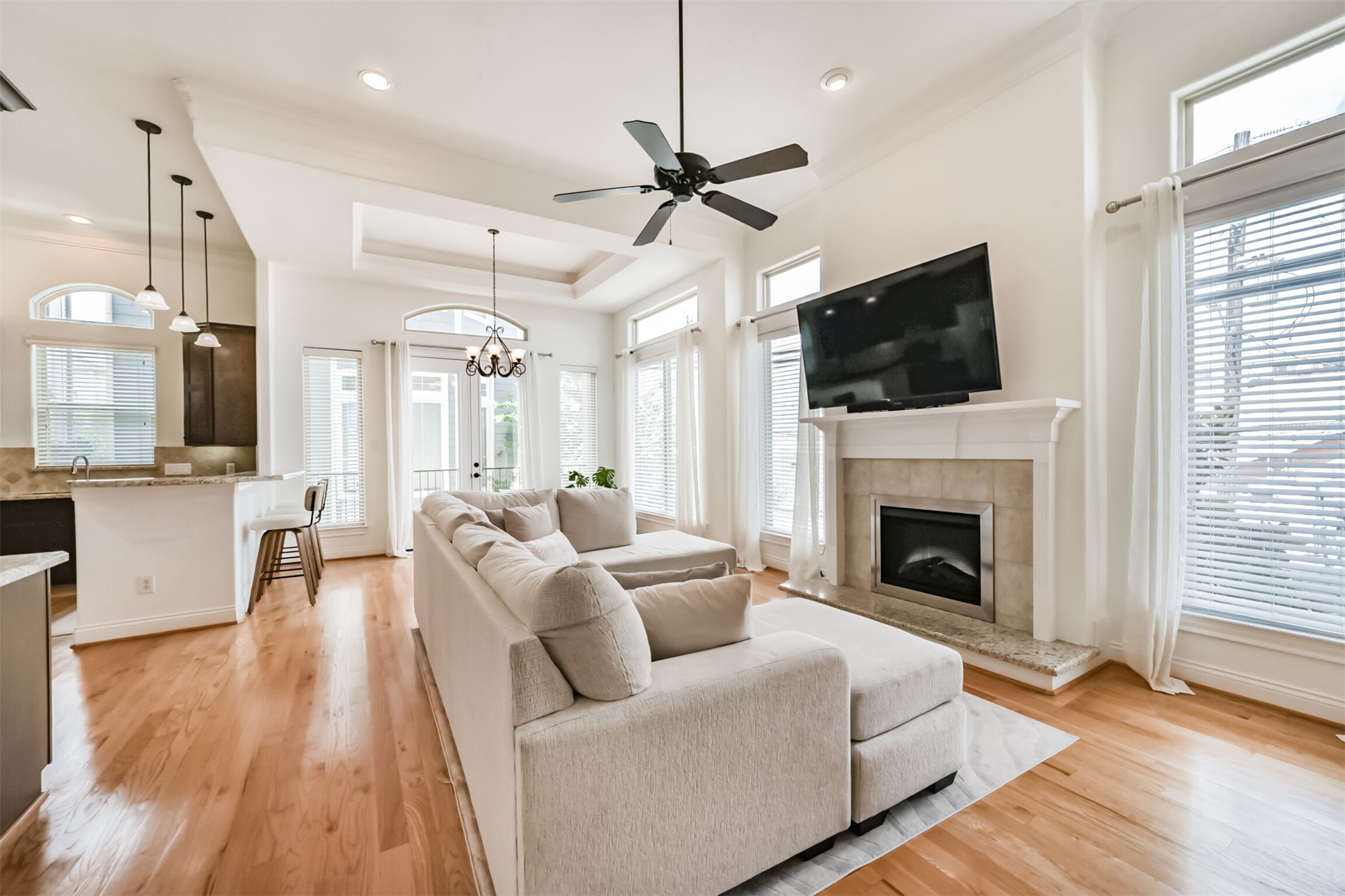 2016 Sabine Street Property Photo 4