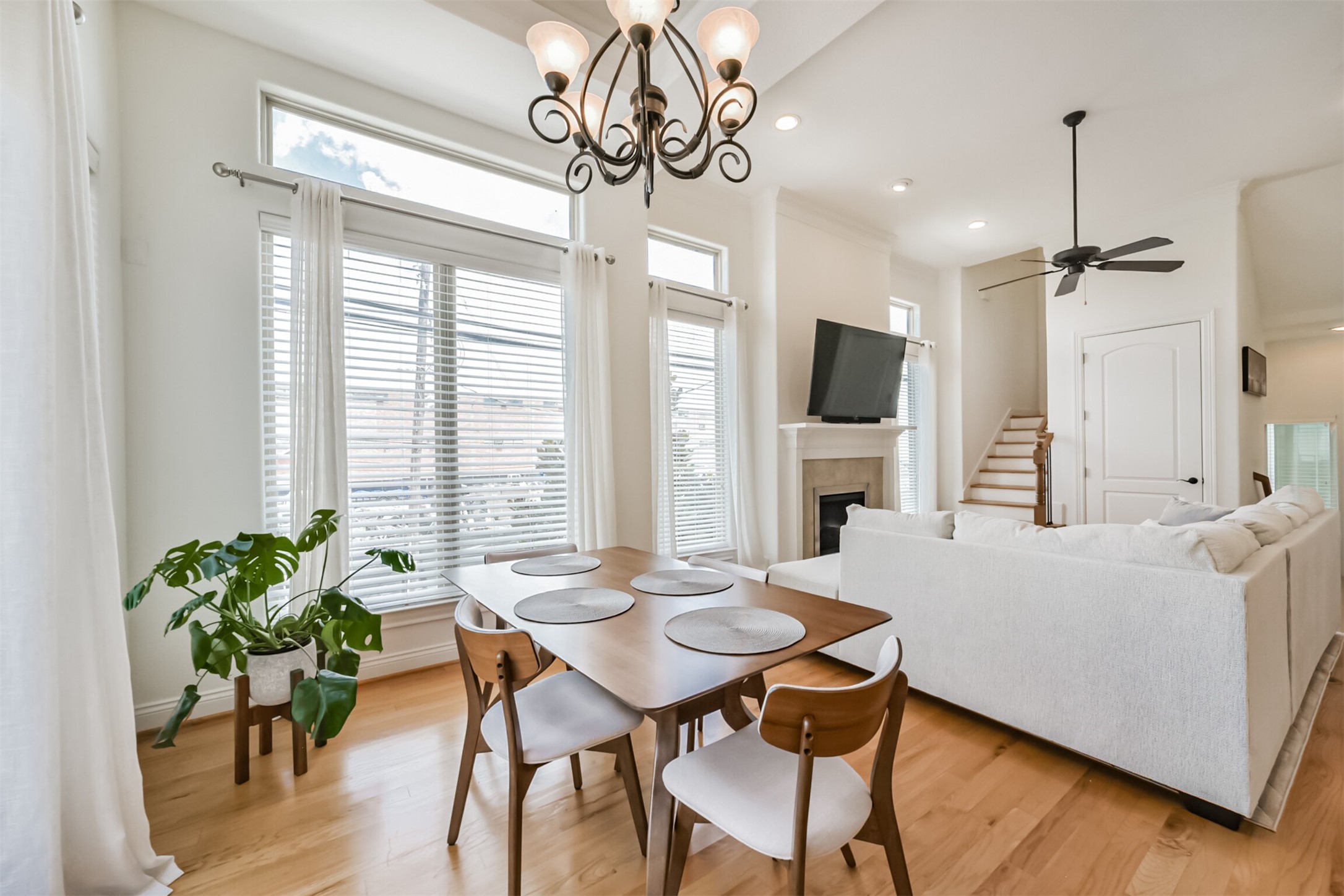 2016 Sabine Street Property Photo 8