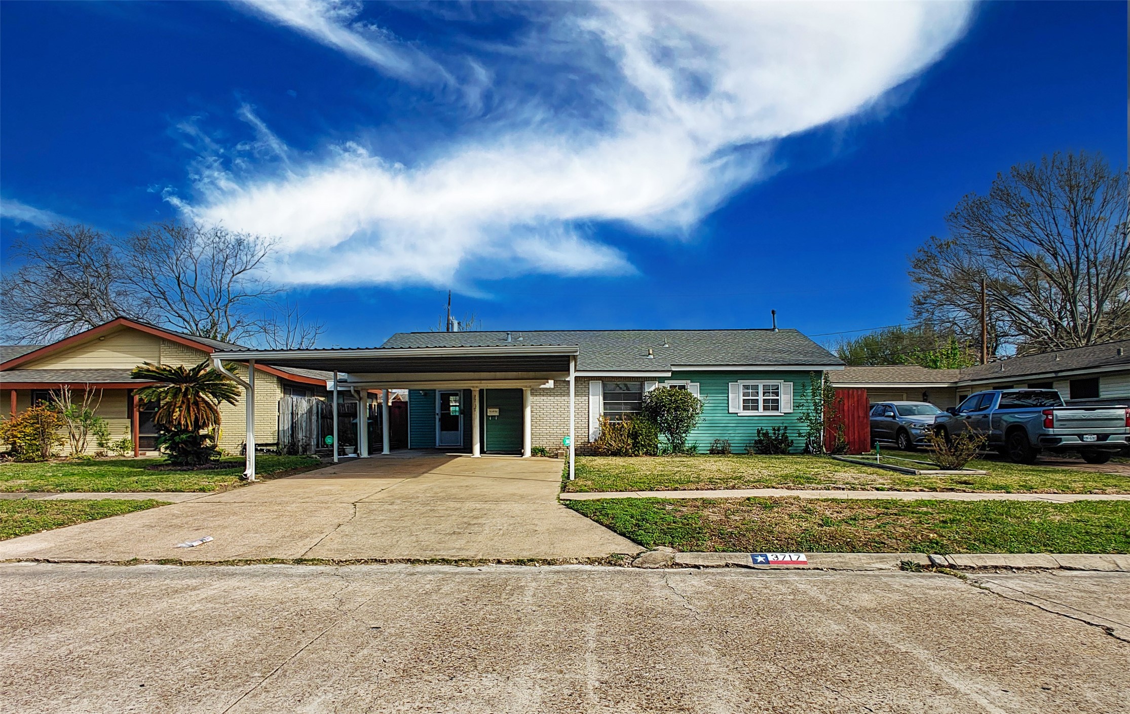 3717 Newton Drive Property Photo 1