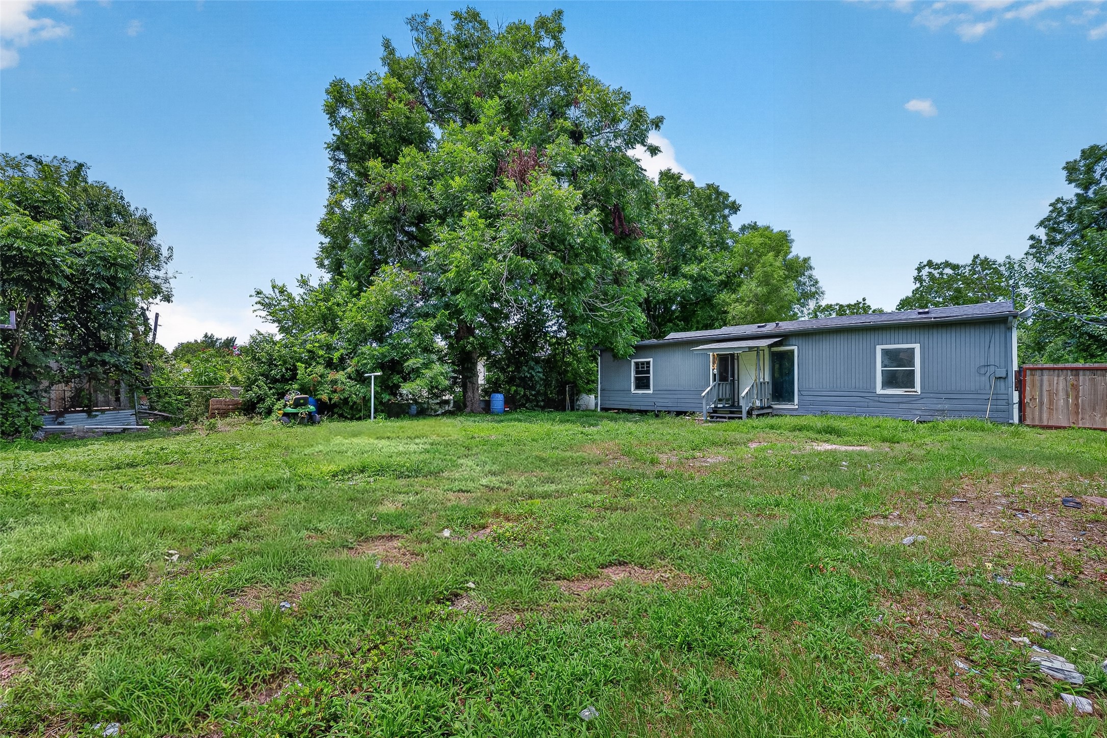 4118 Sunflower Street Property Photo 5