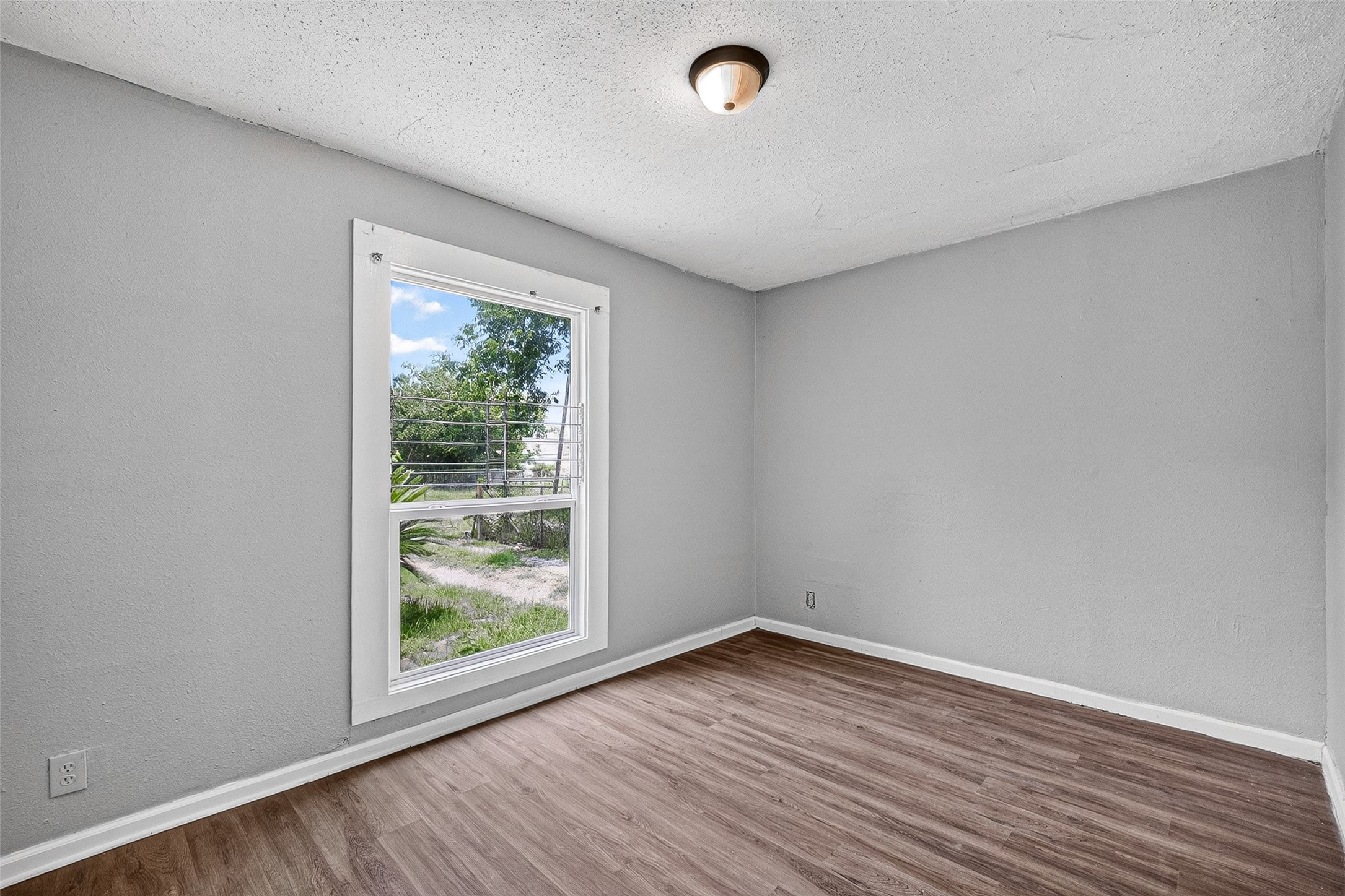 4118 Sunflower Street Property Photo 12