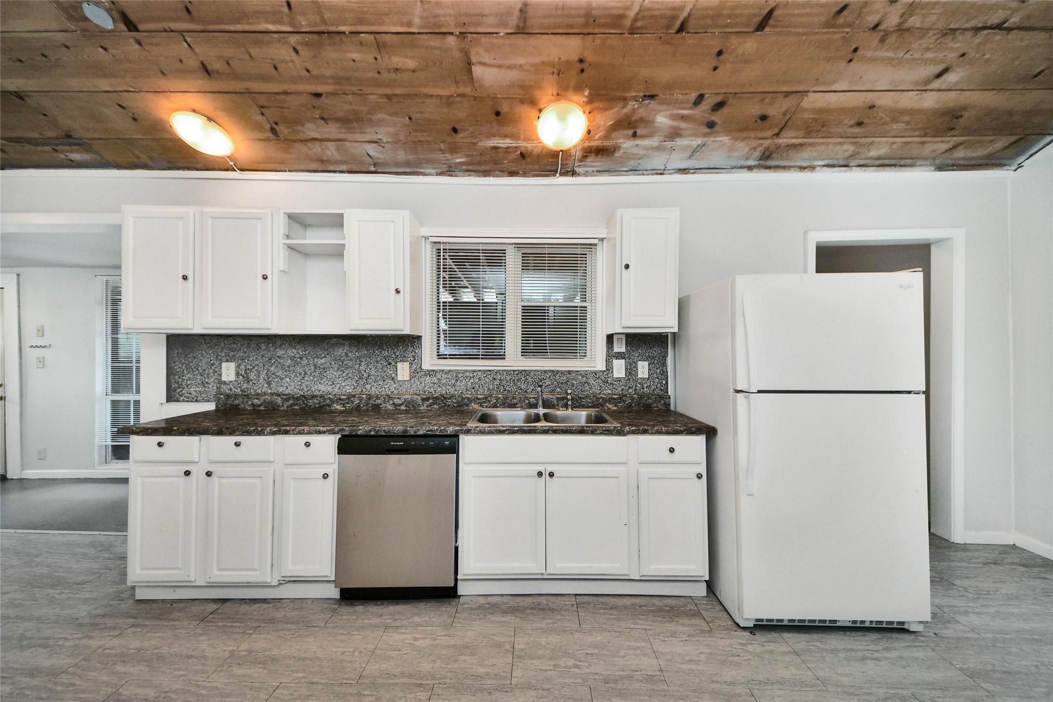 814 Broadway Avenue A Property Photo 8