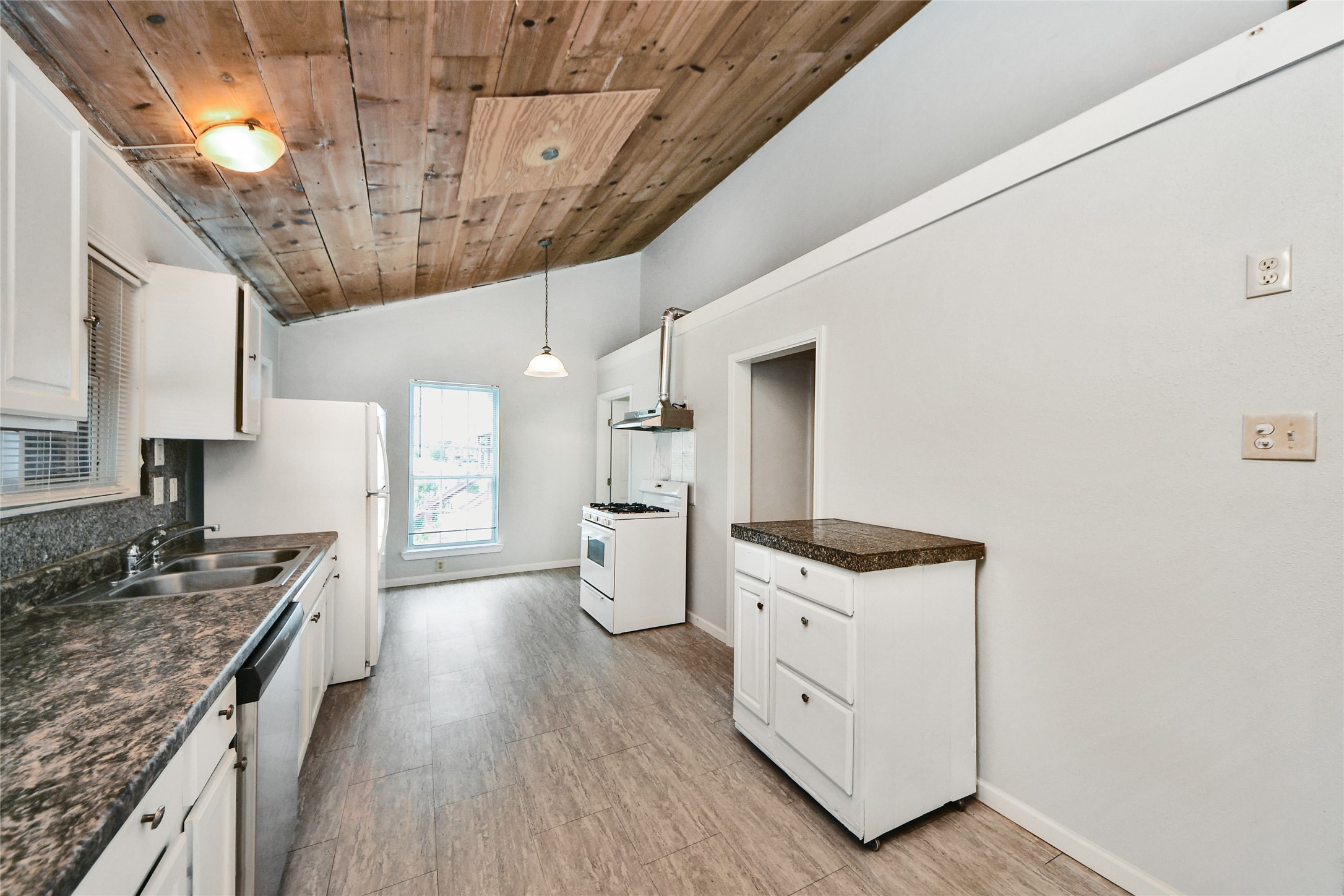 814 Broadway Avenue A Property Photo 9
