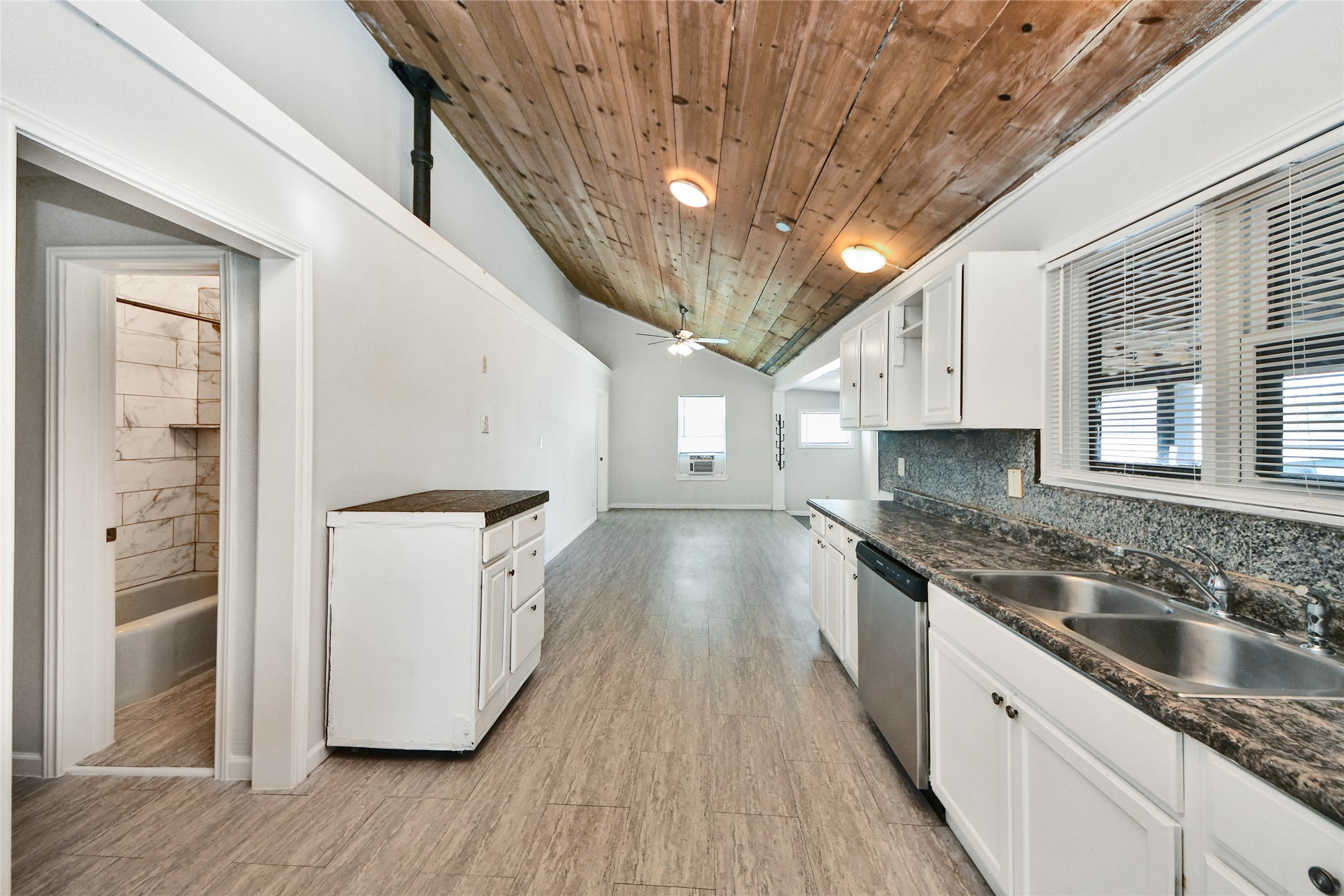 814 Broadway Avenue A Property Photo 10