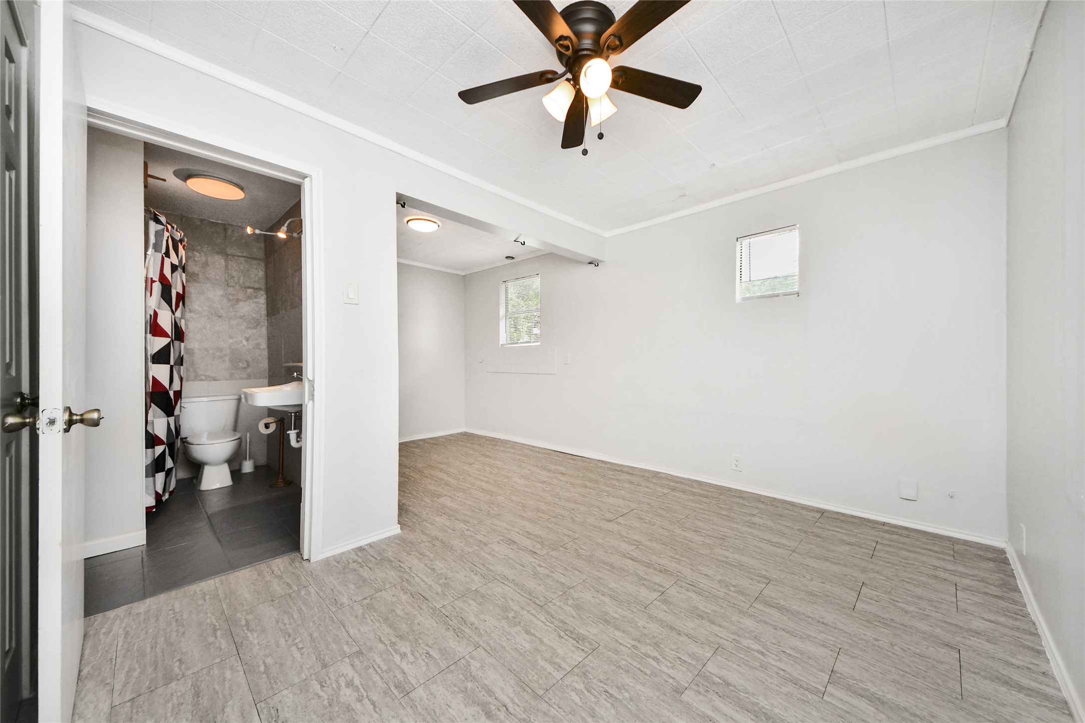814 Broadway Avenue A Property Photo 13
