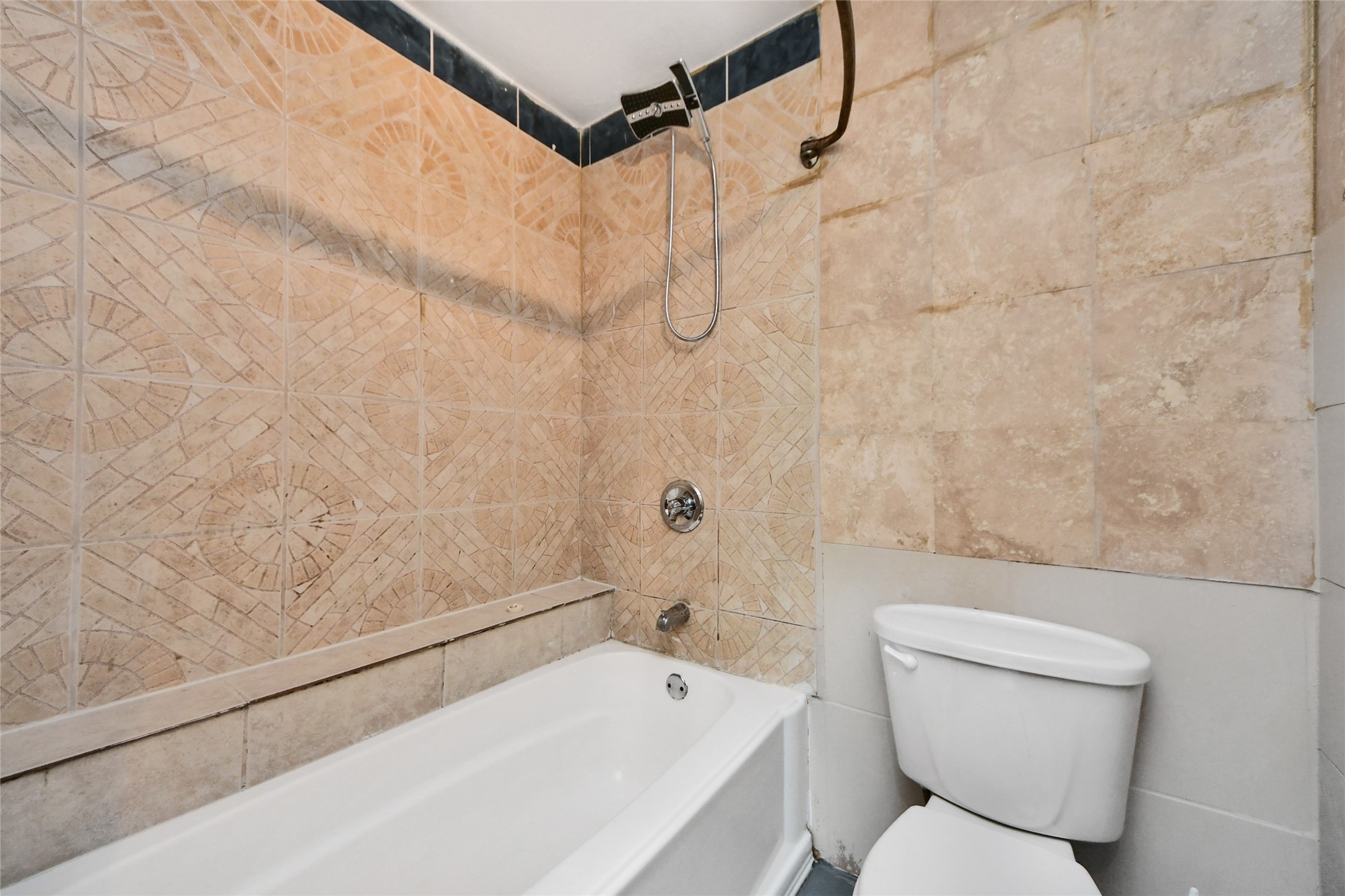 814 Broadway Avenue A Property Photo 15