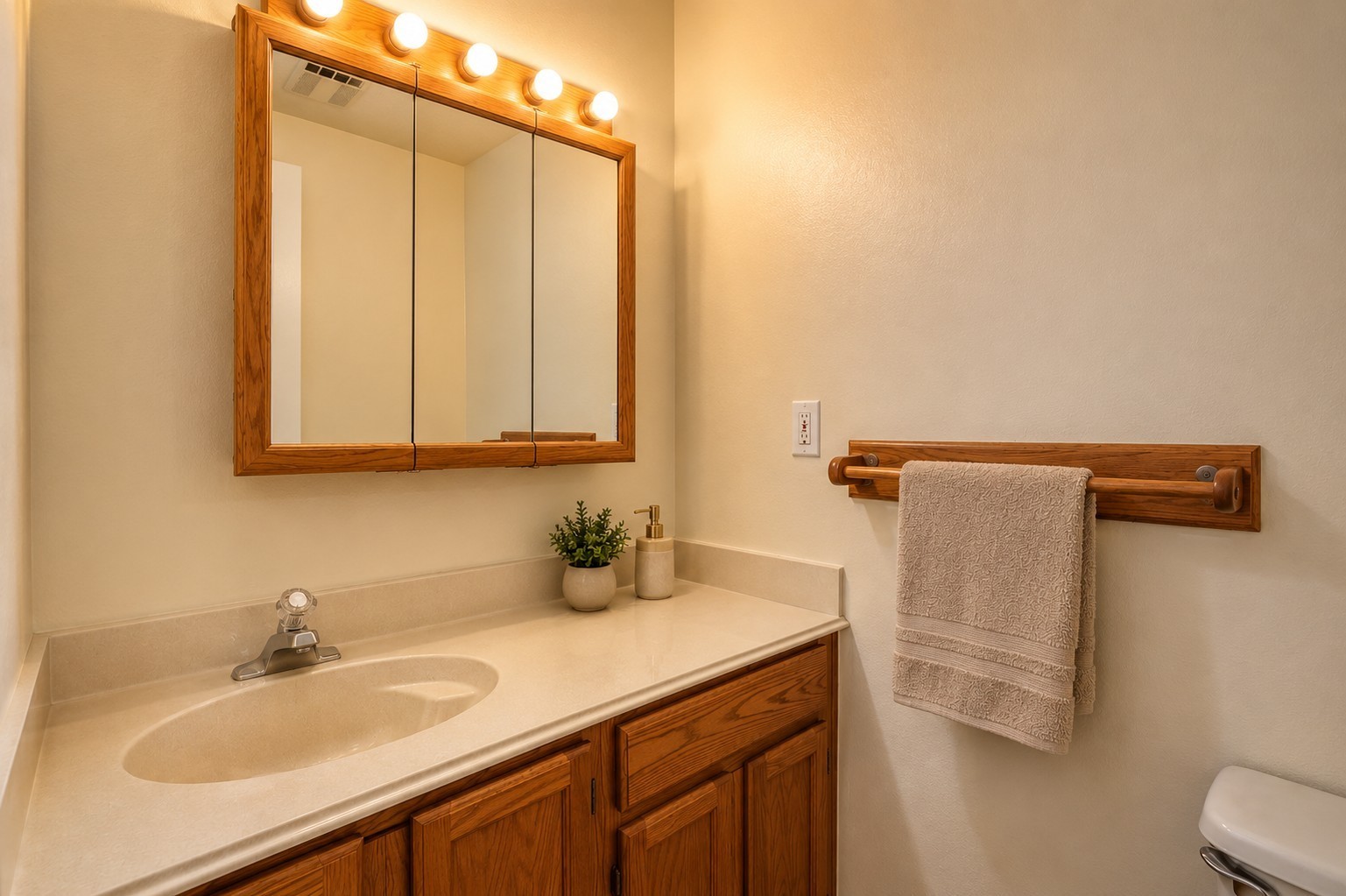 9009 Tavenor Lane Property Photo 7