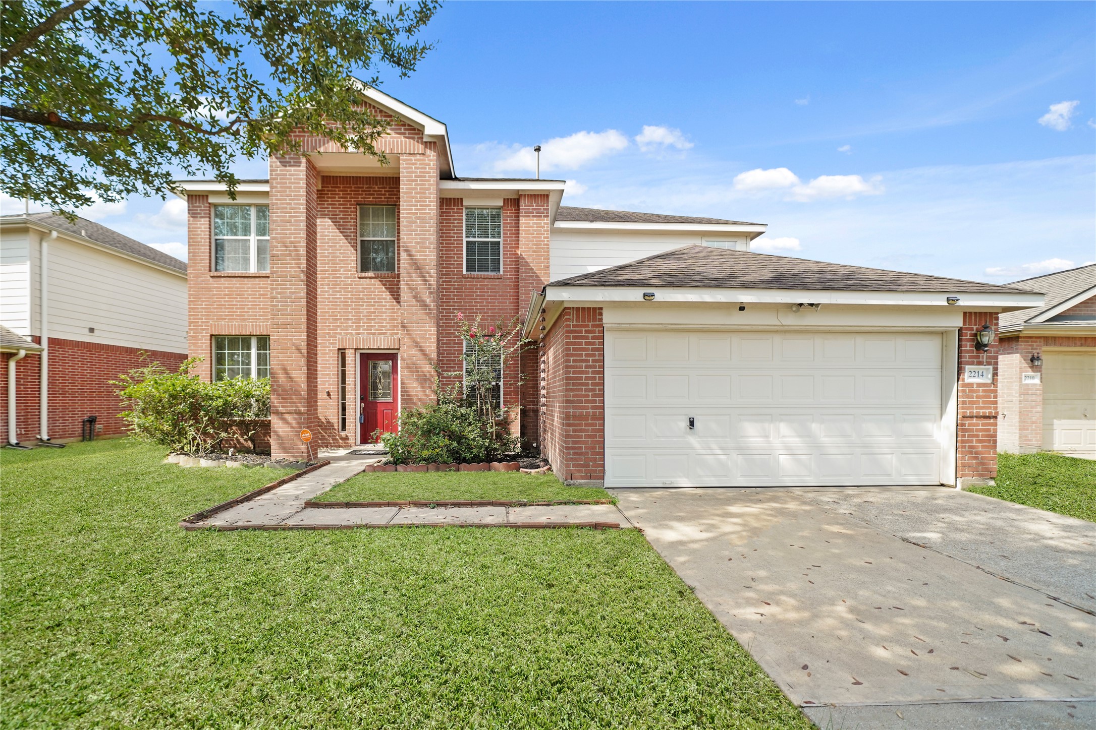 2214 Tremont Trail Lane Property Photo 1