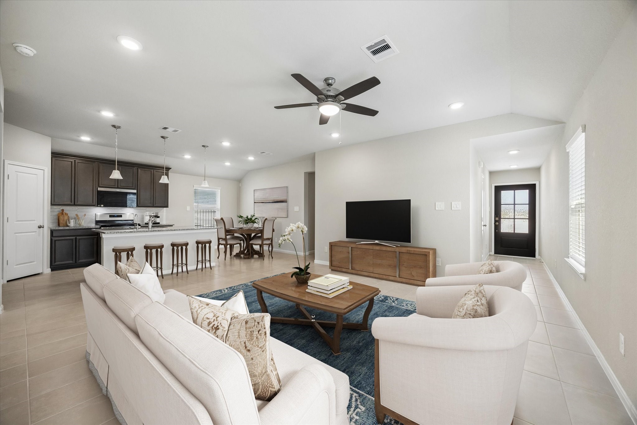 27007 Blue Pool Drive Property Photo 4