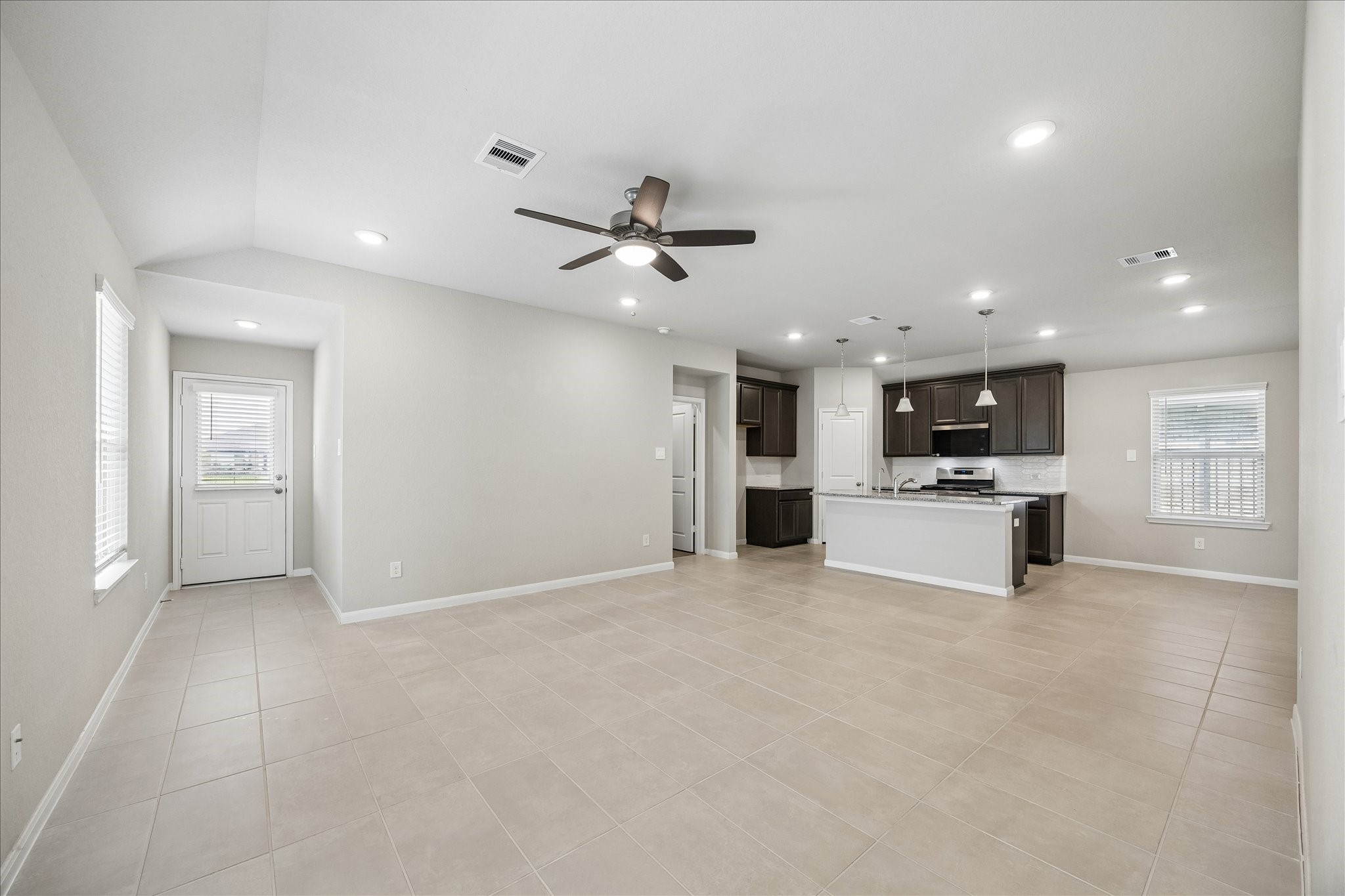 27007 Blue Pool Drive Property Photo 5