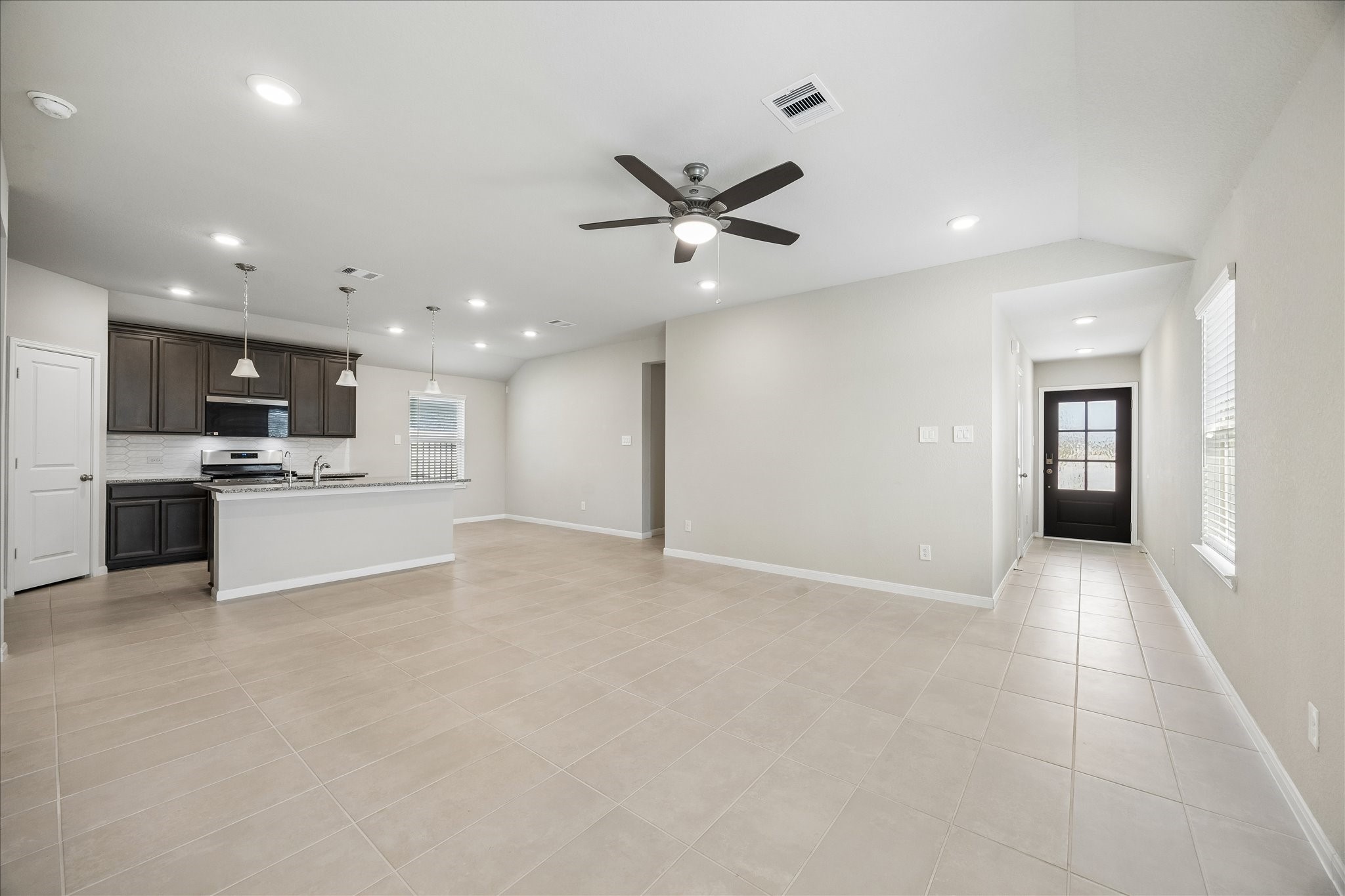 27007 Blue Pool Drive Property Photo 7