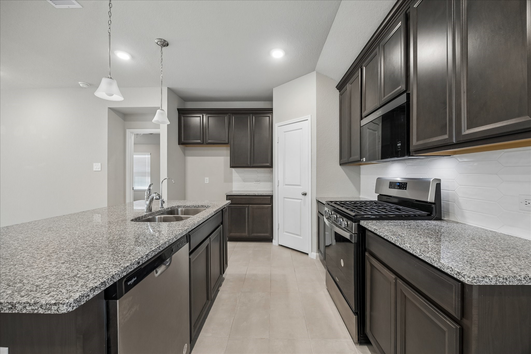 27007 Blue Pool Drive Property Photo 9