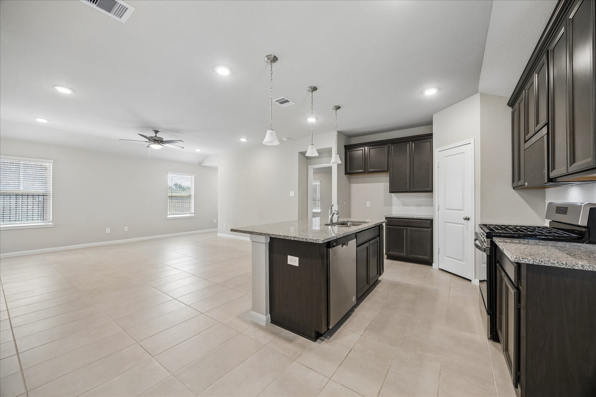 27007 Blue Pool Drive Property Photo 10