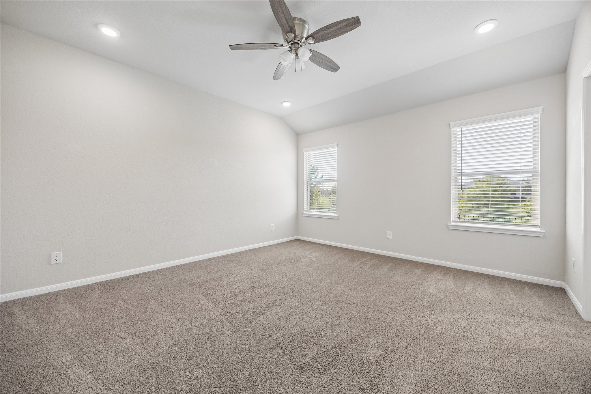 27007 Blue Pool Drive Property Photo 13