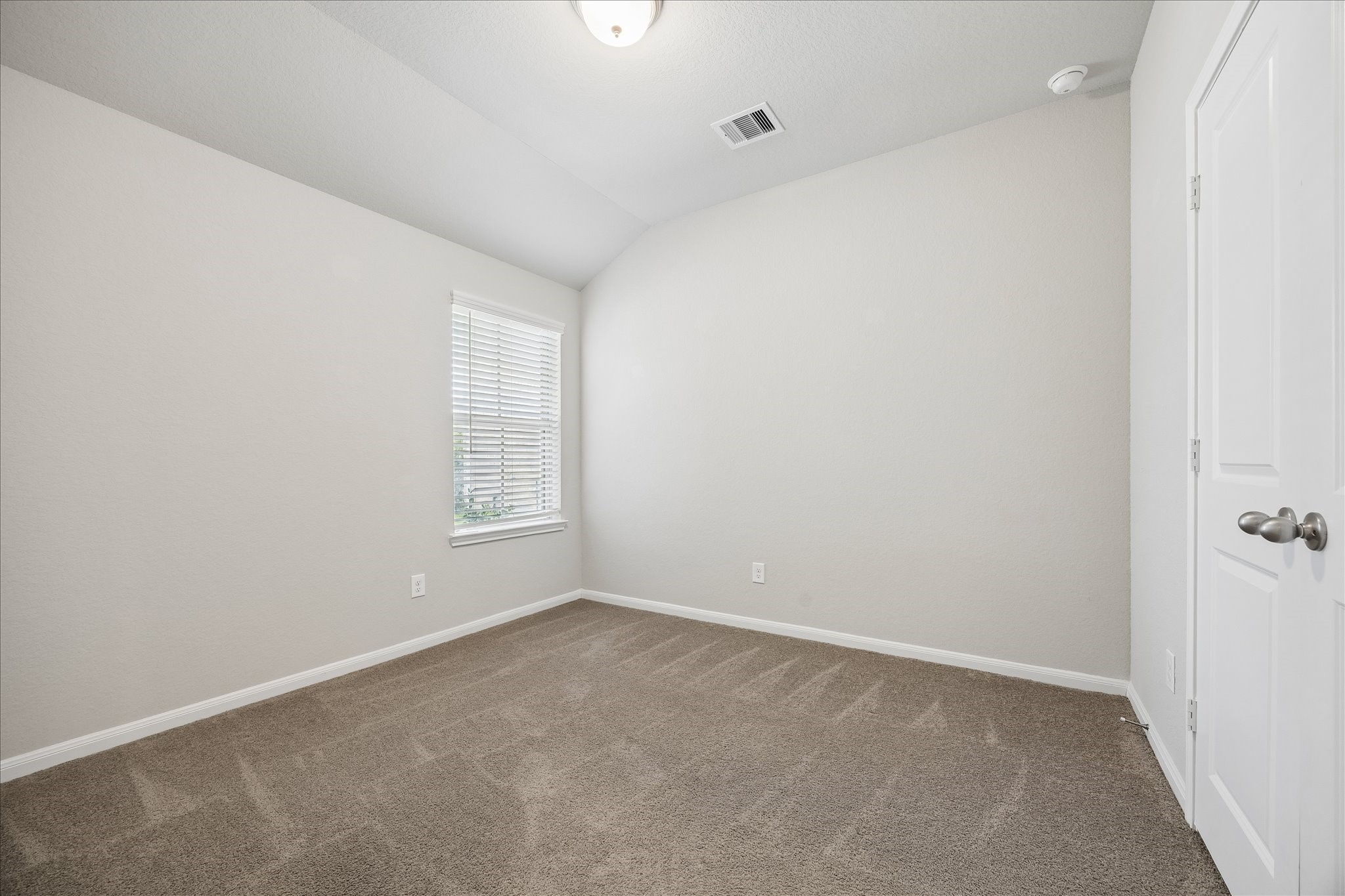 27007 Blue Pool Drive Property Photo 16